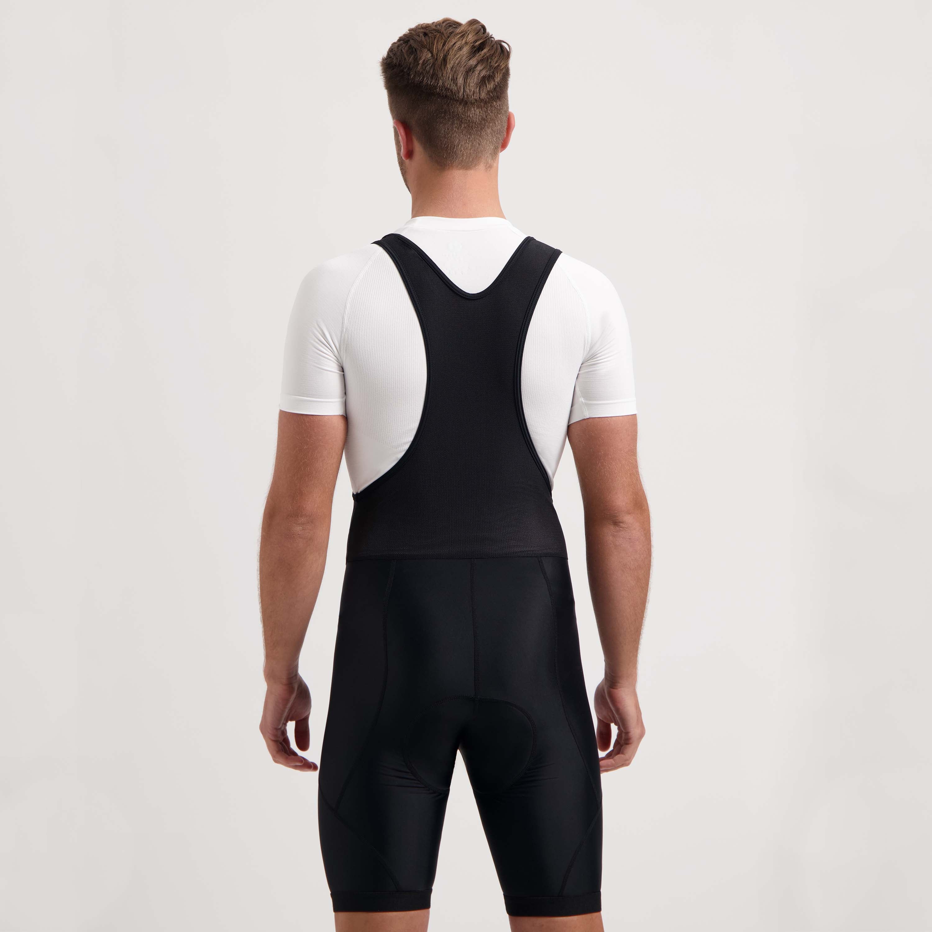 Rogelli Core korte fietsbroek heren zwart gedragen achterkant.