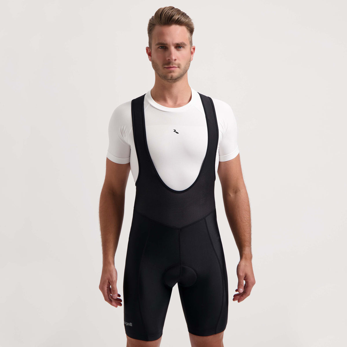 Rogelli Econ korte fietsbroek heren zwart gedragen voorkant.