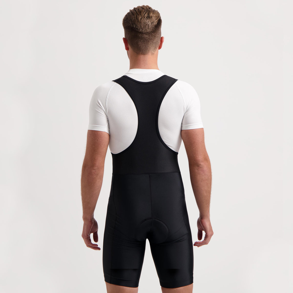 Rogelli Econ korte fietsbroek heren zwart gedragen achterkant.