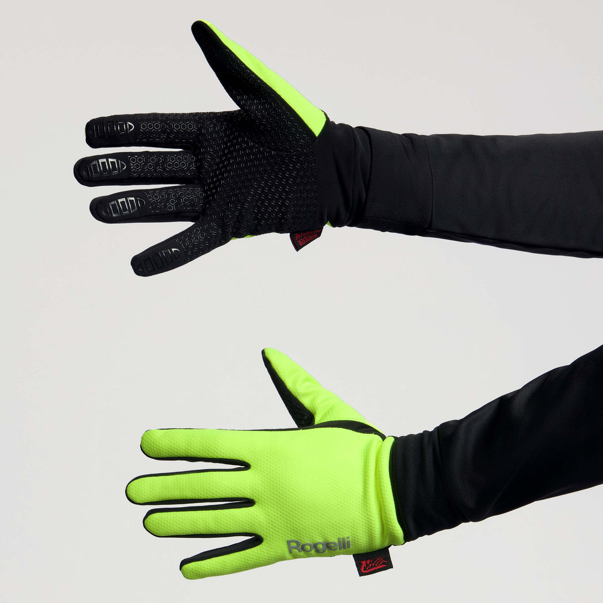 Rogelli Laval fietshandschoenen winter heren fluor gedragen.