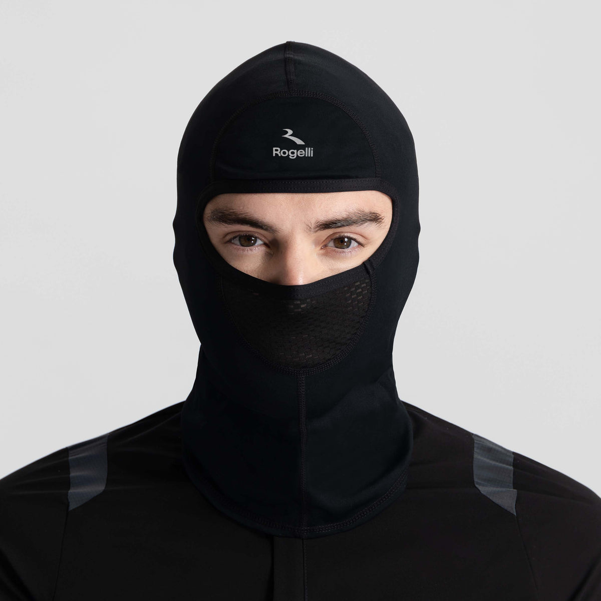 Rogelli Balaclava hoofdaccessoire winter zwart gedragen.