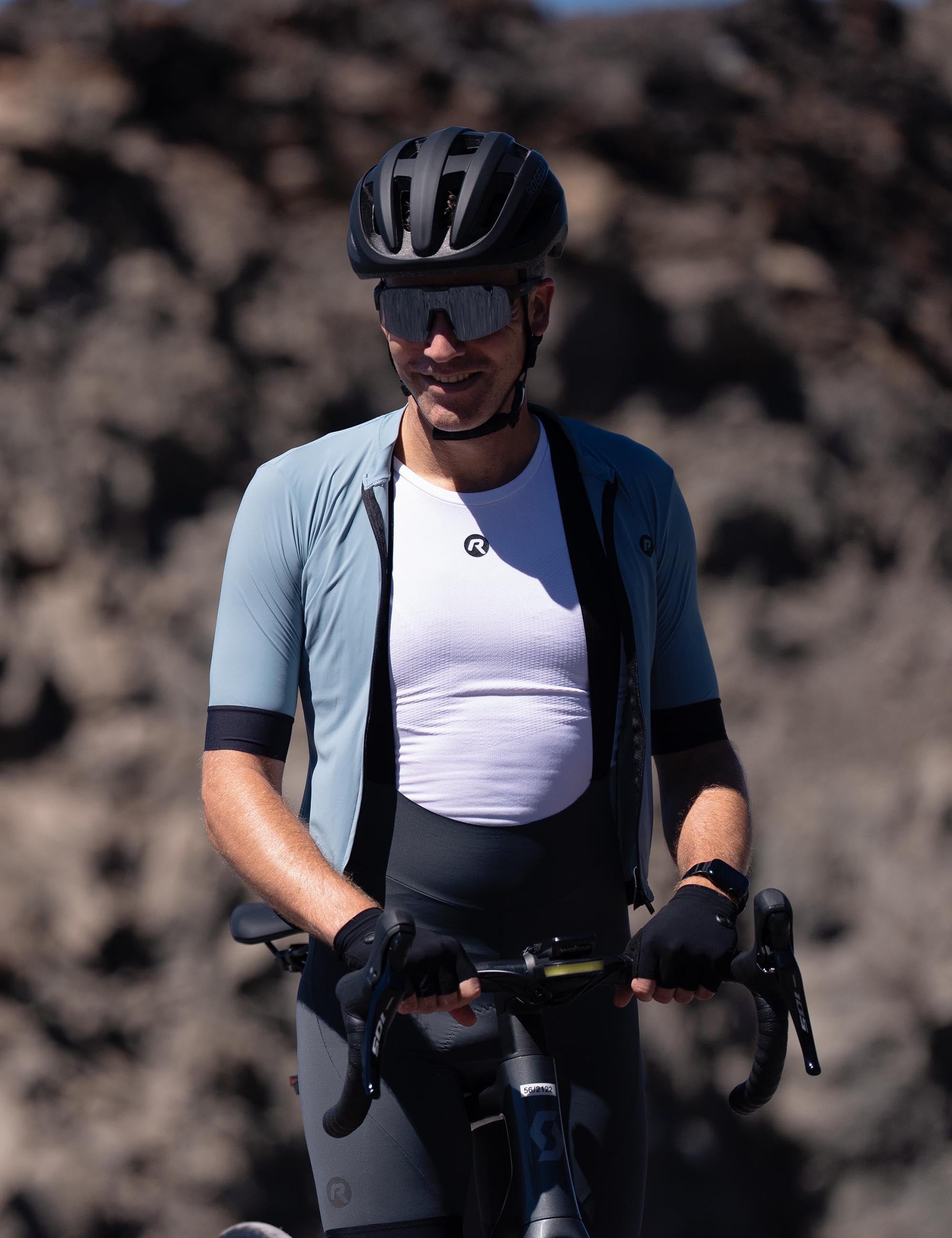 Combineer deze heren fietsbroek met bijpassend fietsshirt en ondershirt voor een stijlvolle outfit.