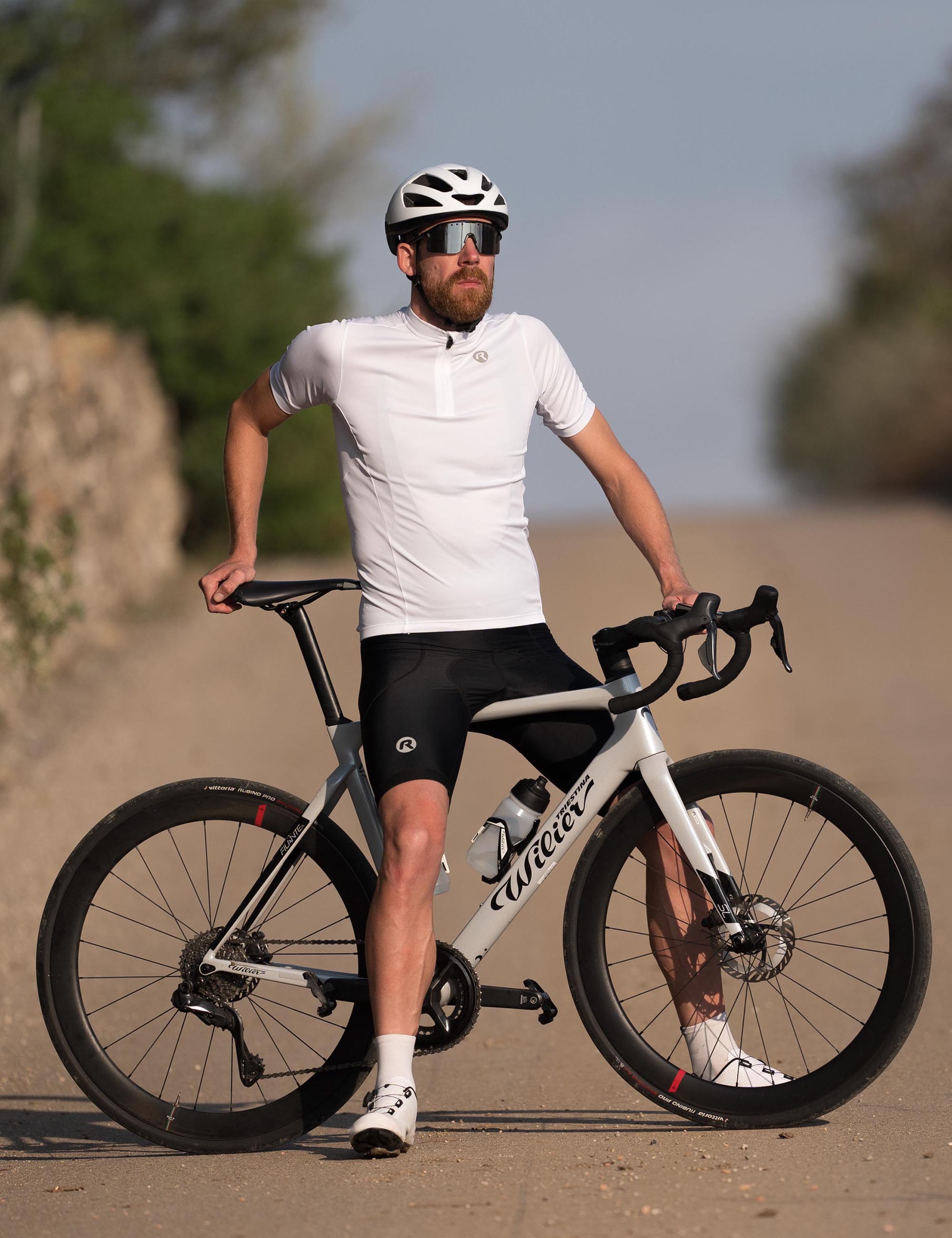 Haal het maximale uit je kilometers met deze Core-herenset, slim gecombineerd en fijn om te dragen.