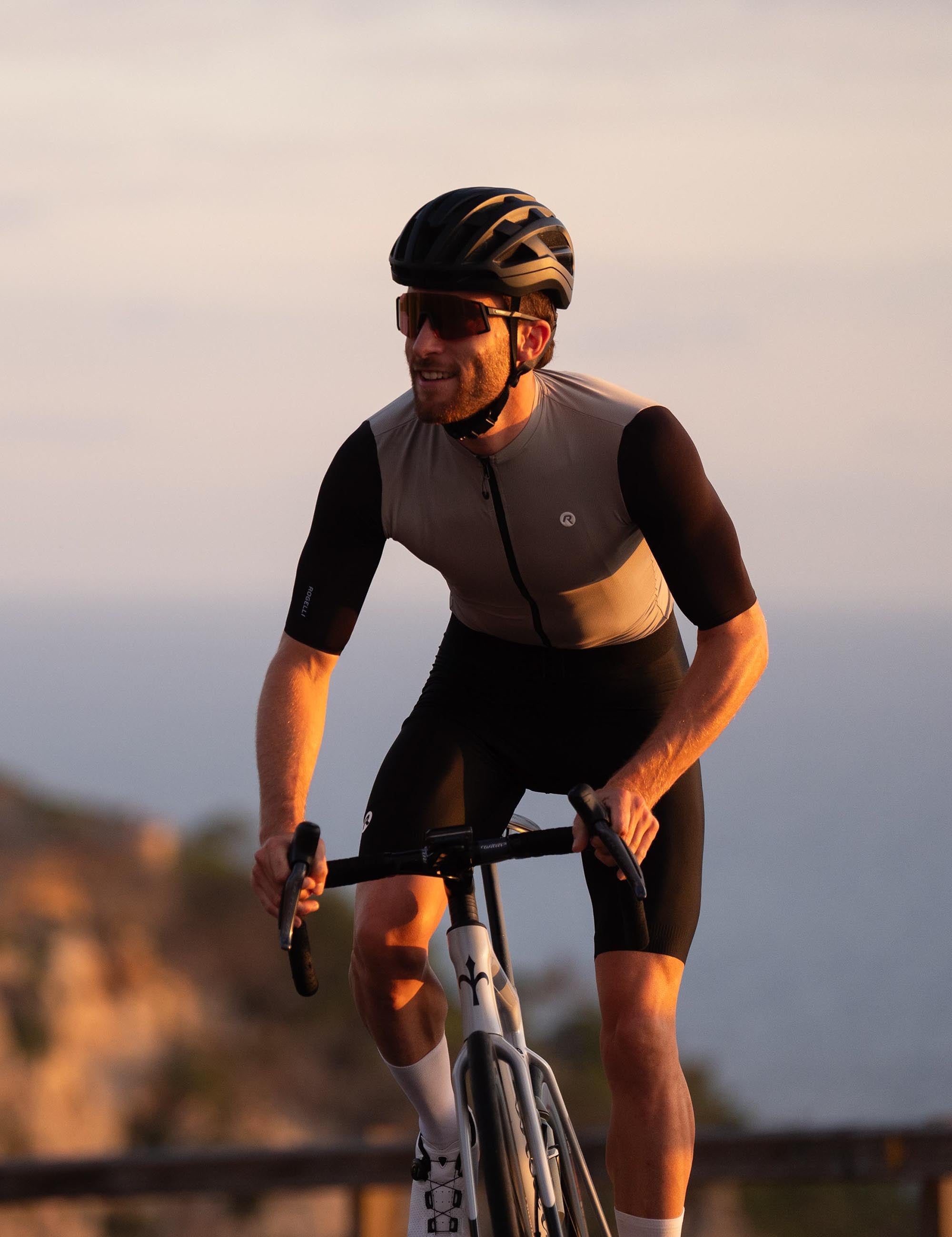 Ontdek het gemak van een volledig afgestemde Distance-fietsset voor heren.