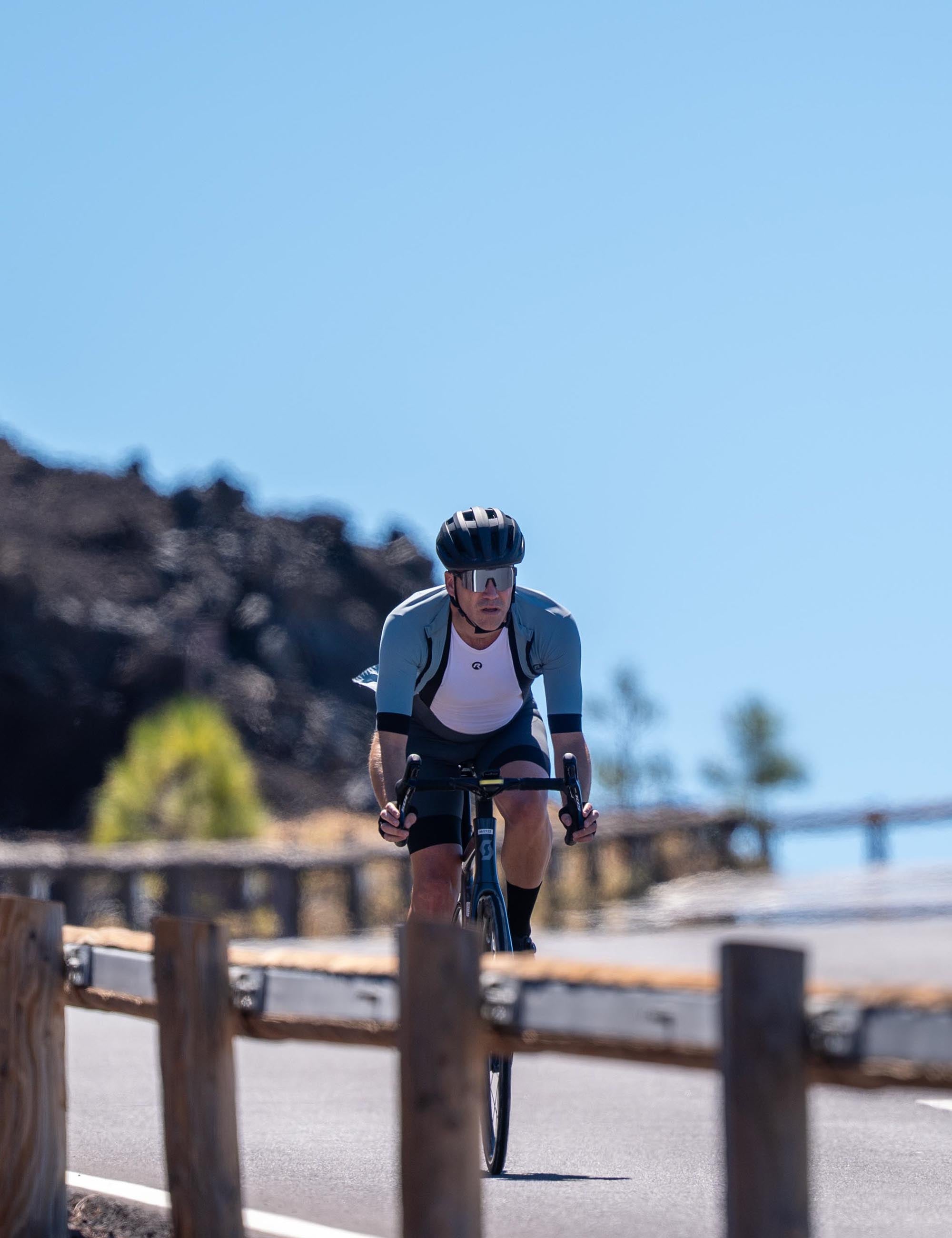 Heren Signature-fietsset met shirt en broek, stijlvol en comfortabel voor elke rit.