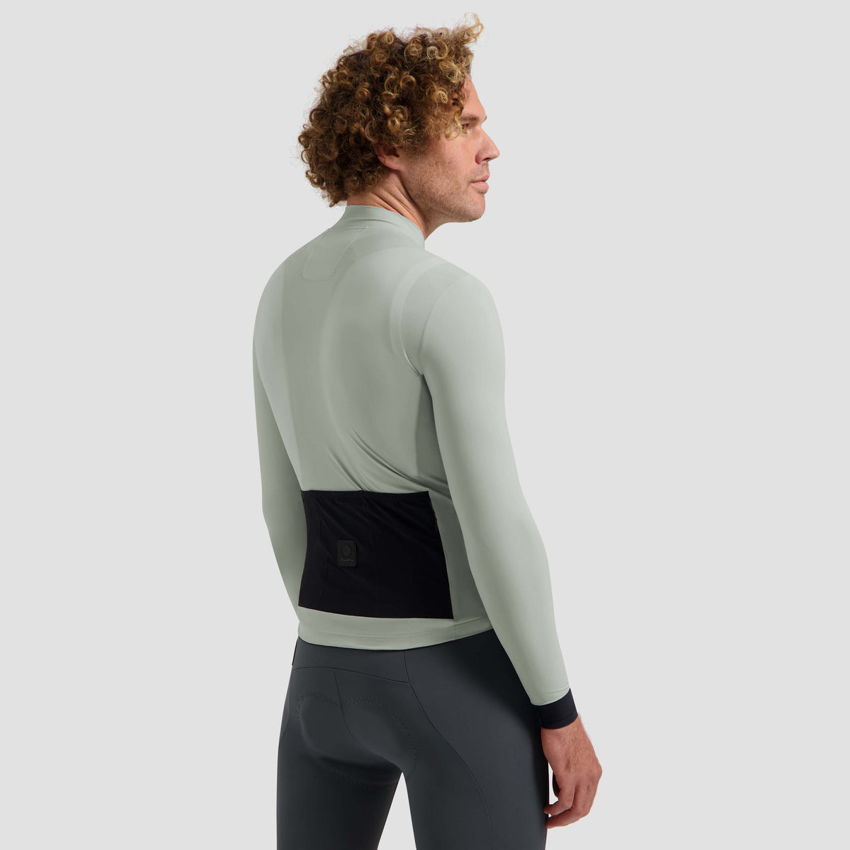 Rogelli Signature Light fietsshirt heren grijs gedragen achterkant.