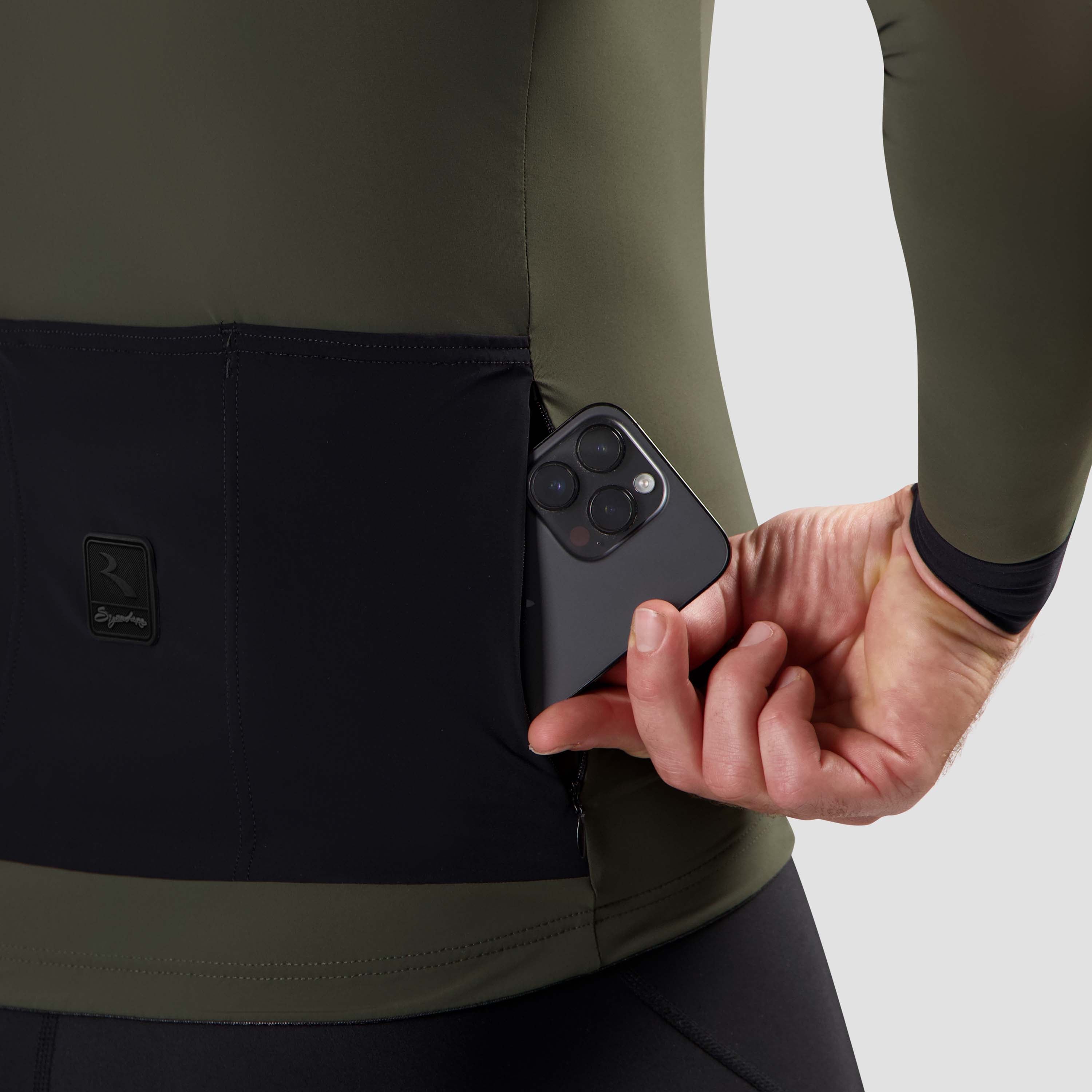 Detail van Rogelli Signature Light fietsshirt heren groen met achterzakken.