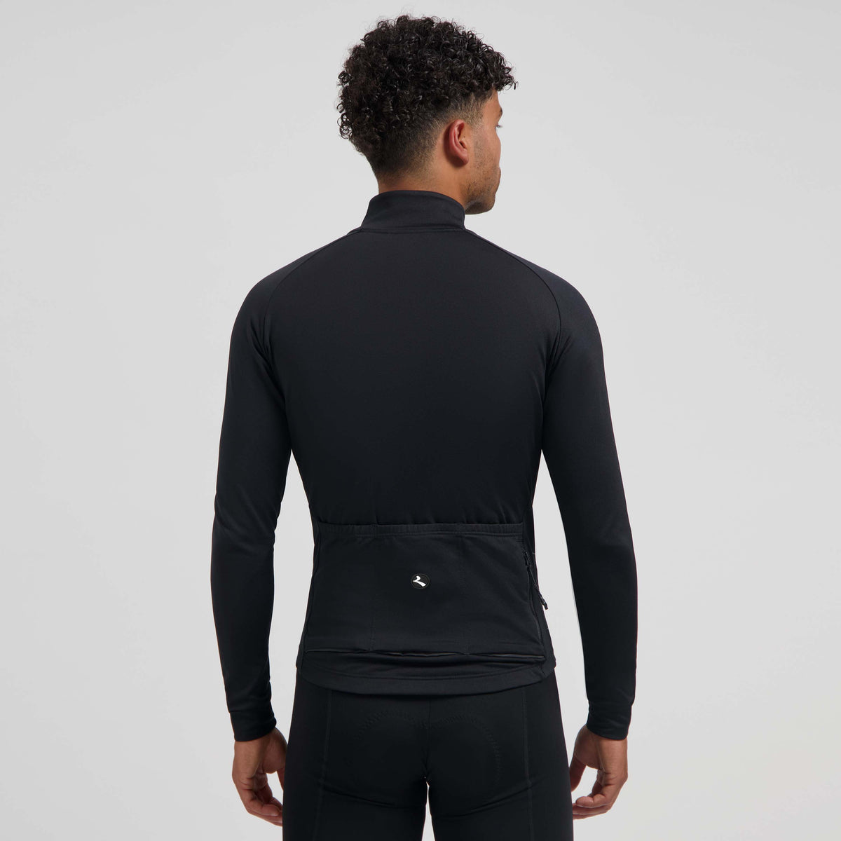 Rogelli Essential II fietsshirt heren zwart lange mouw gedragen achterkant.