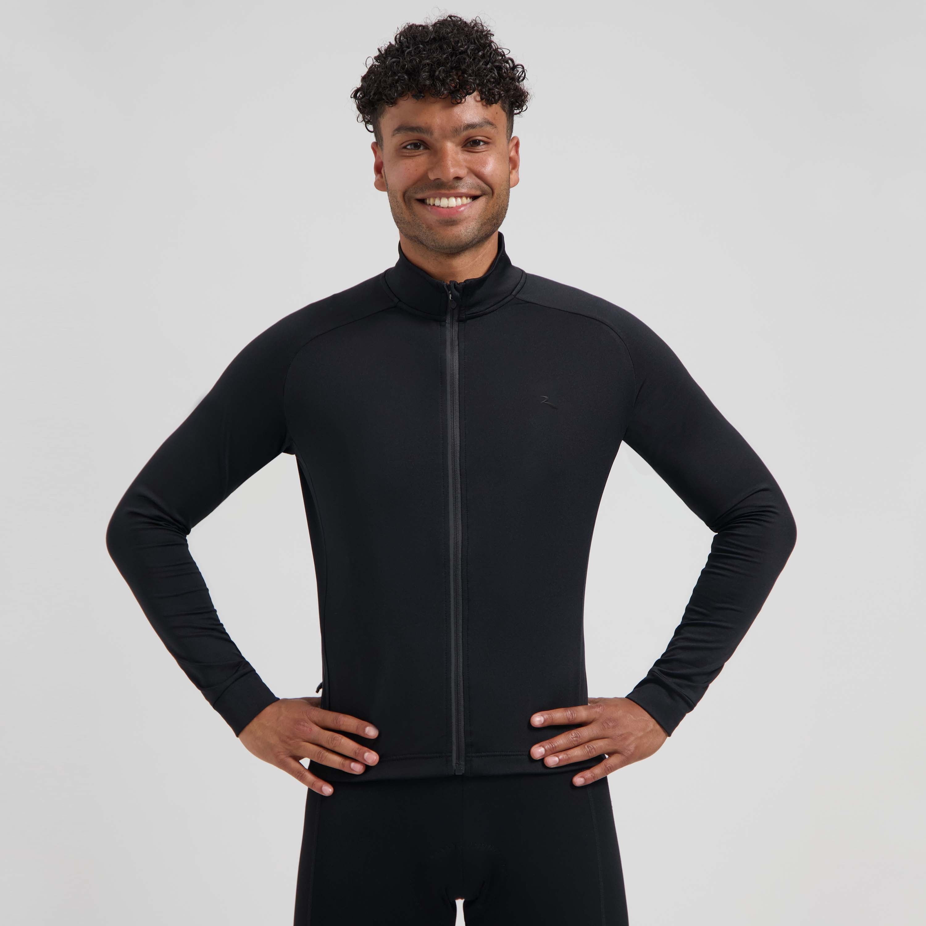 Rogelli Essential II fietsshirt heren zwart lange mouw gedragen voorkant.