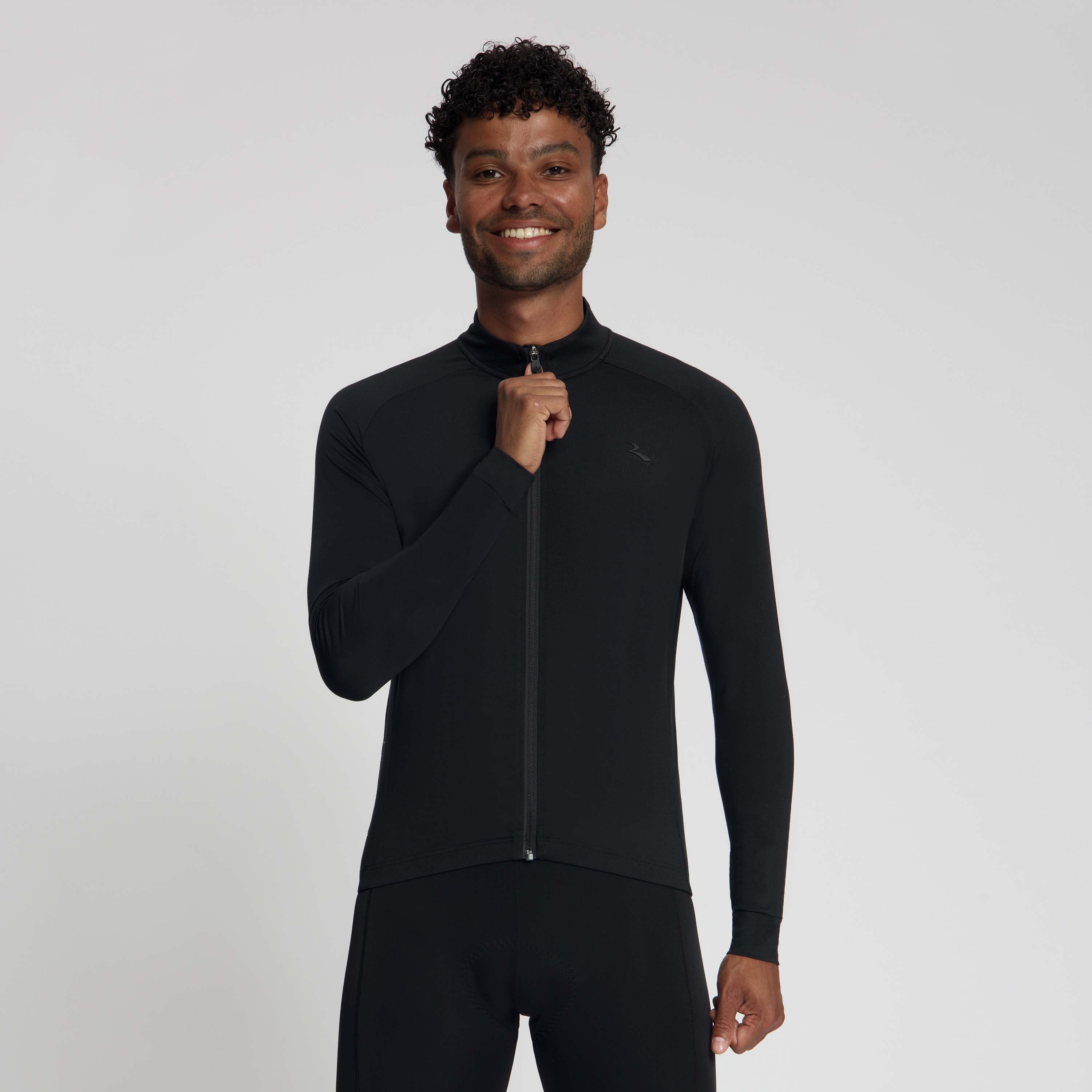 Rogelli Essential light fietsshirt zwart heren gedragen voorkant.