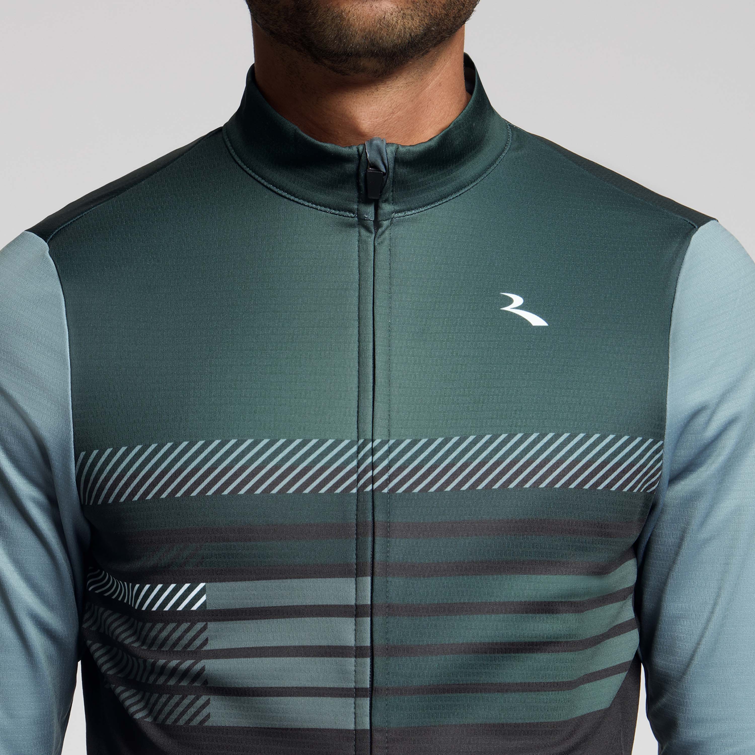Detail van Rogelli Stryde fietsshirt L/S heren zwart/grijs/blauw voorkant.