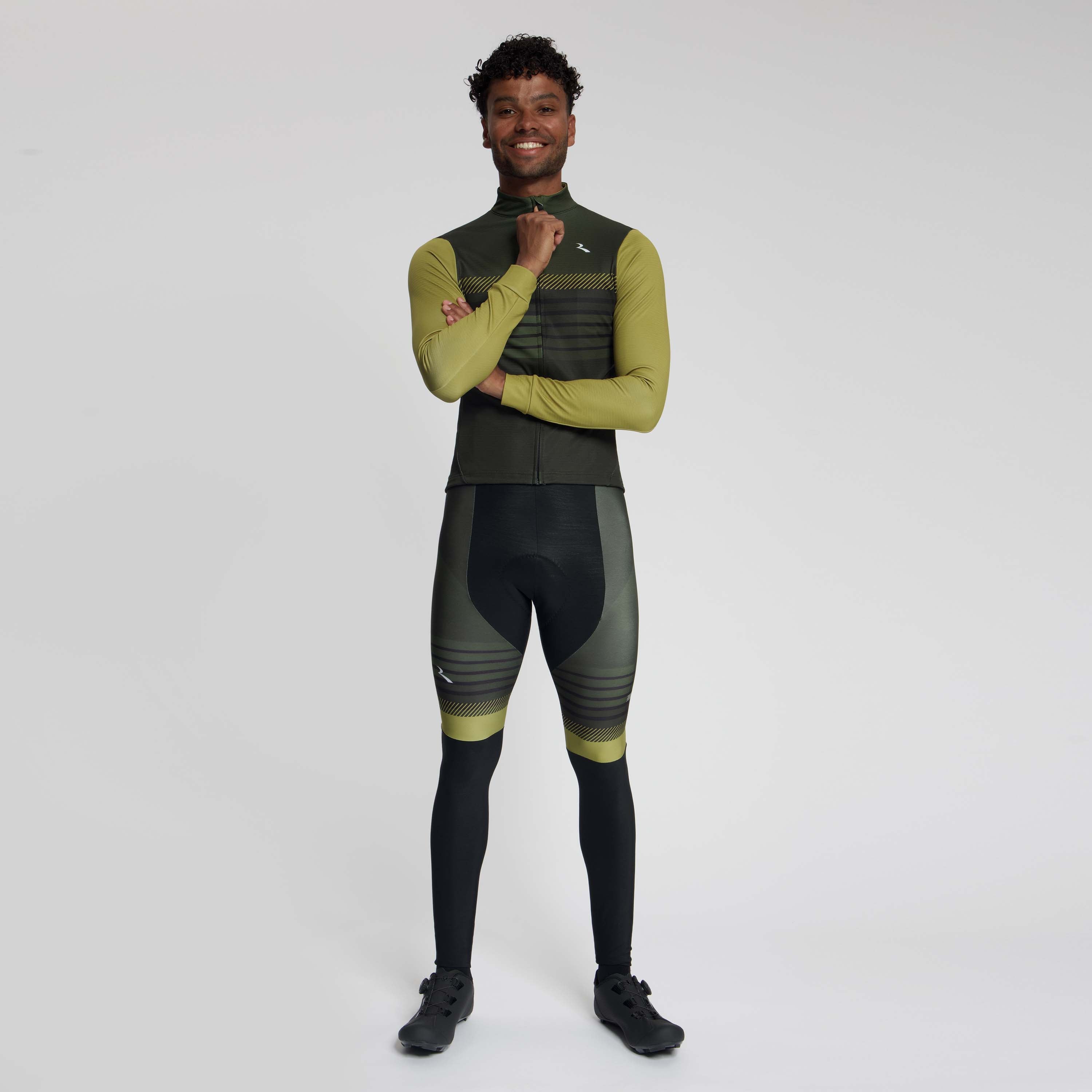 Rogelli Stryde fietsshirt L/S heren legergroen/mosterd gedragen totaalshot.
