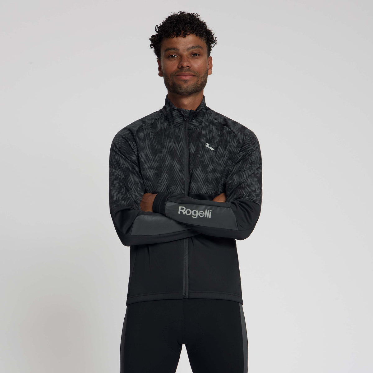 Rogelli Essential HI VIS II winter fietsjack heren zwart gedragen voorkant.