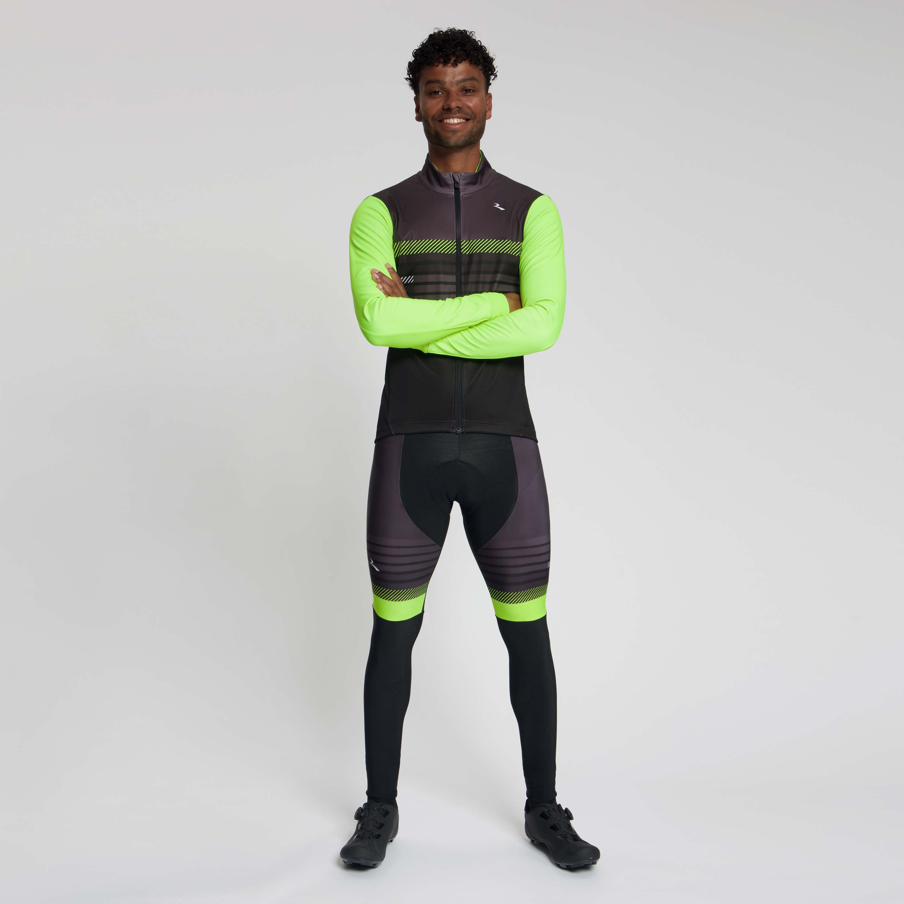 Rogelli Stryde winter fietsjack heren zwart/grijs/fluor gedragen totaalshot.