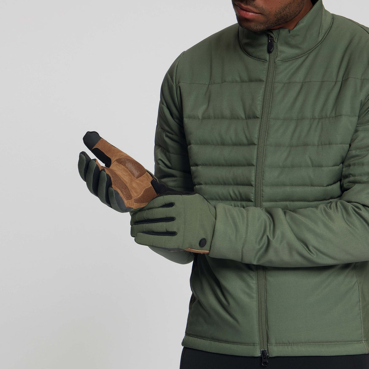 Rogelli Element padded winterhandschoen unisex legergroen studiofoto man.