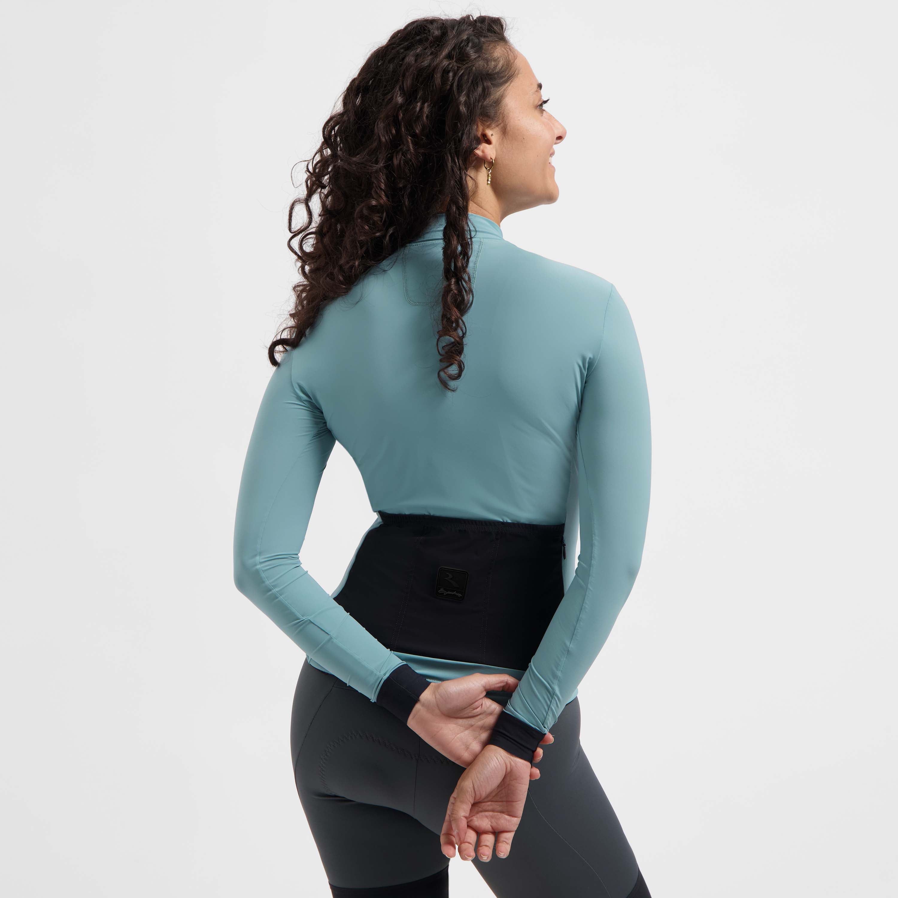 Rogelli Signature Light fietsshirt dames nautilus gedragen achterkant.