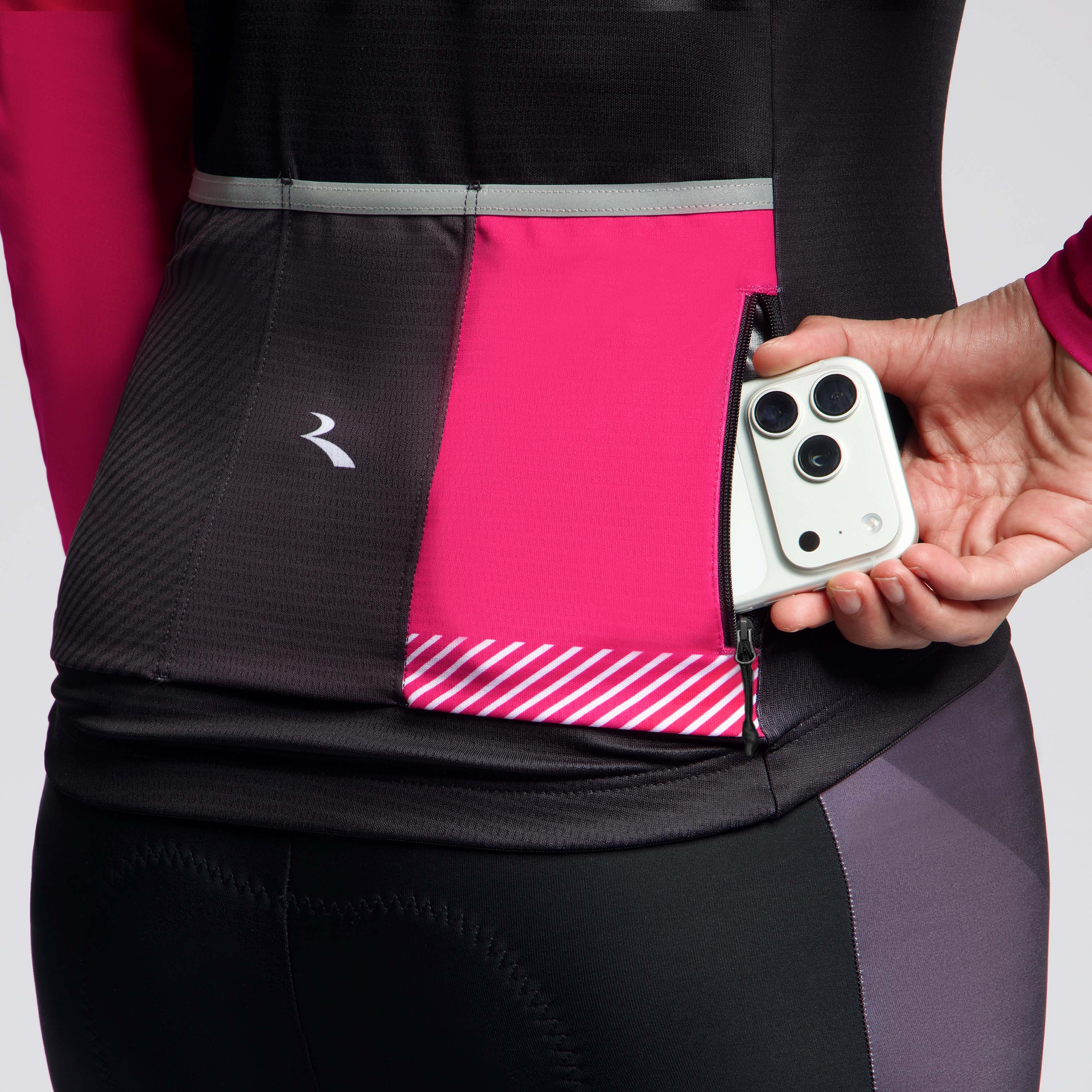 Detail van Rogelli Stryde fietsshirt L/S dames zwart/grijs/roze achterkant.