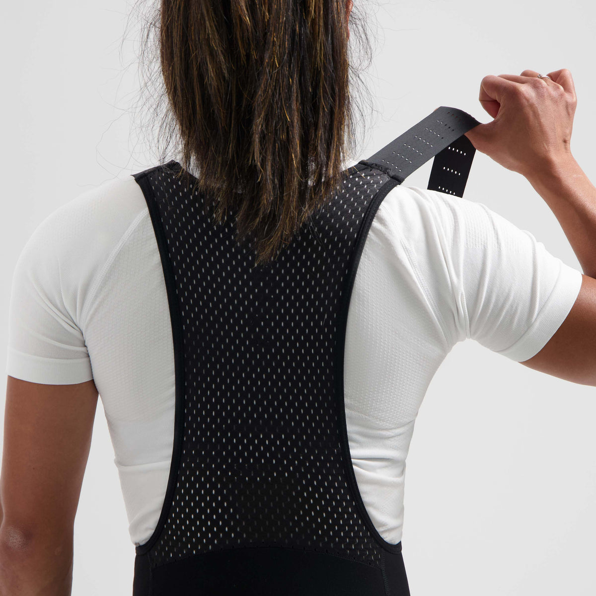 Detail van Rogelli Essential II lange fietsbroek dames zwart achterkant.