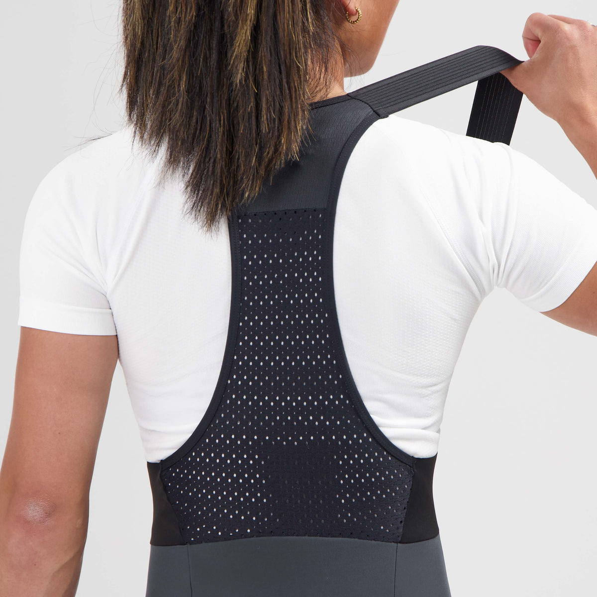 Detail van Rogelli Signature lange fietsbroek dames grijs achterkant.