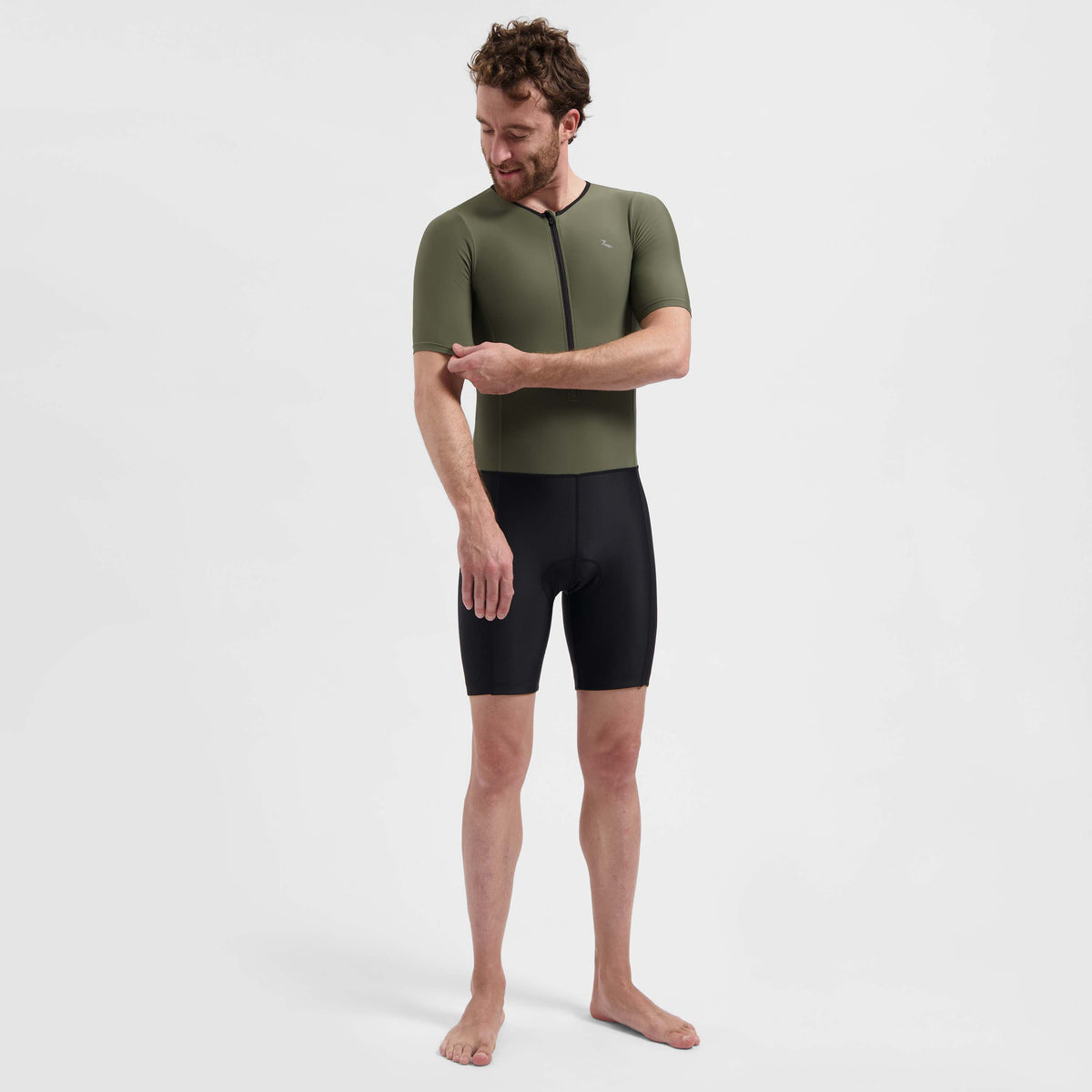 Rogelli Florida triathlonpak korte mouwen zwart en legergroen heren gedragen totaalshot voorkant.