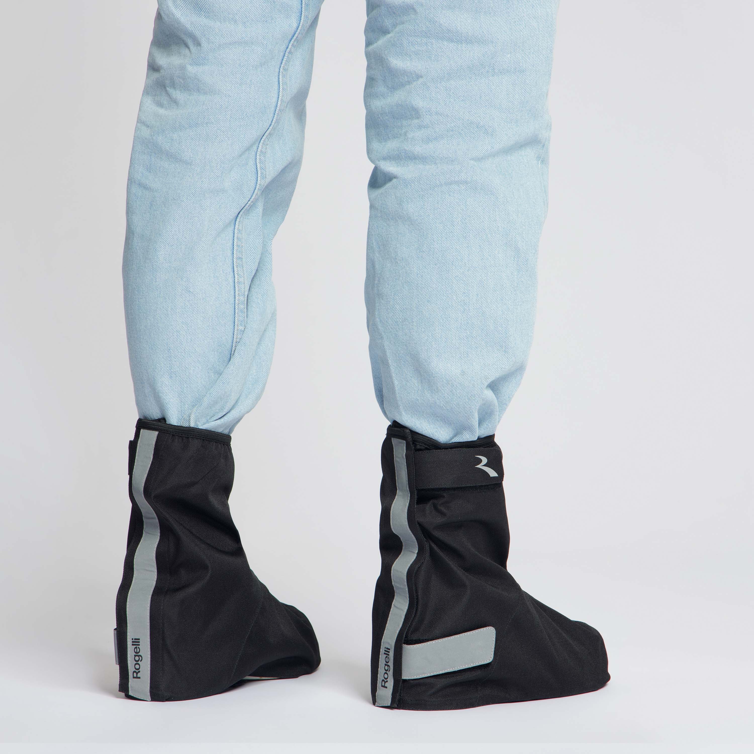 Rogelli Commuter Core overschoen unisex zwart gedragen achterkant.