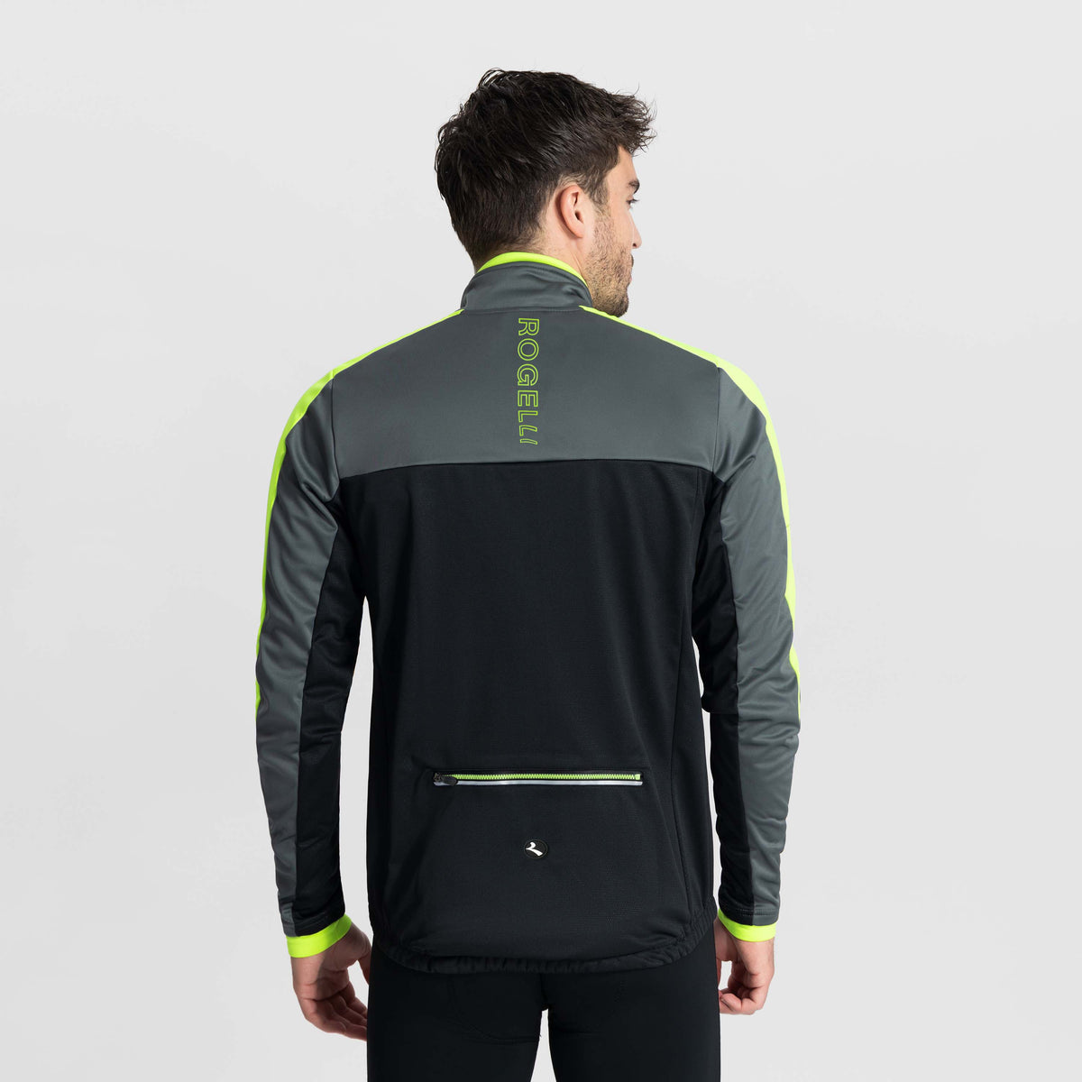 Rogelli Freeze fietsjack heren zwart en fluor gedragen achterkant.