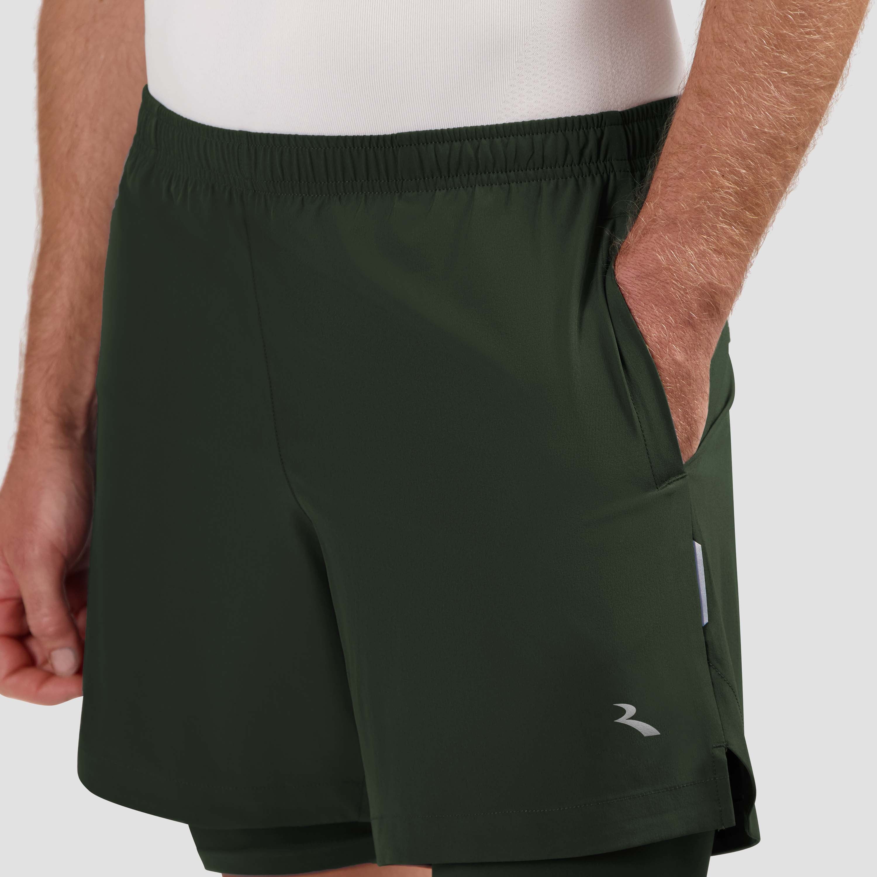 Détail du short de course Rogelli Essential 2-en-1 Homme devant vert.
