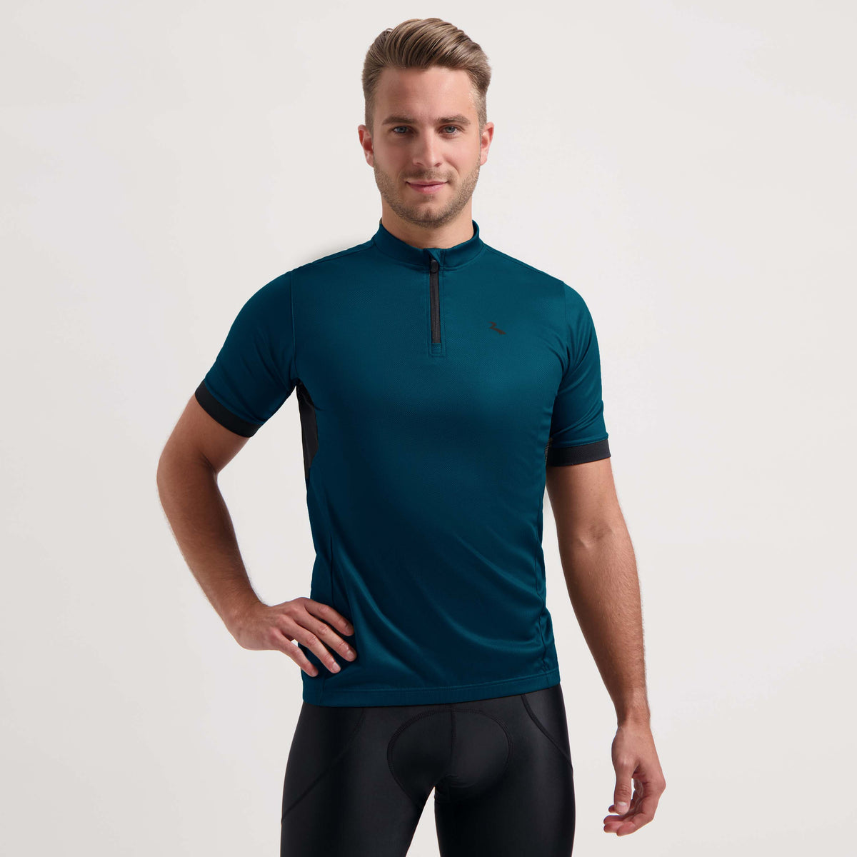 Rogelli Core fietsshirt heren blauw korte mouw gedragen achterkant.