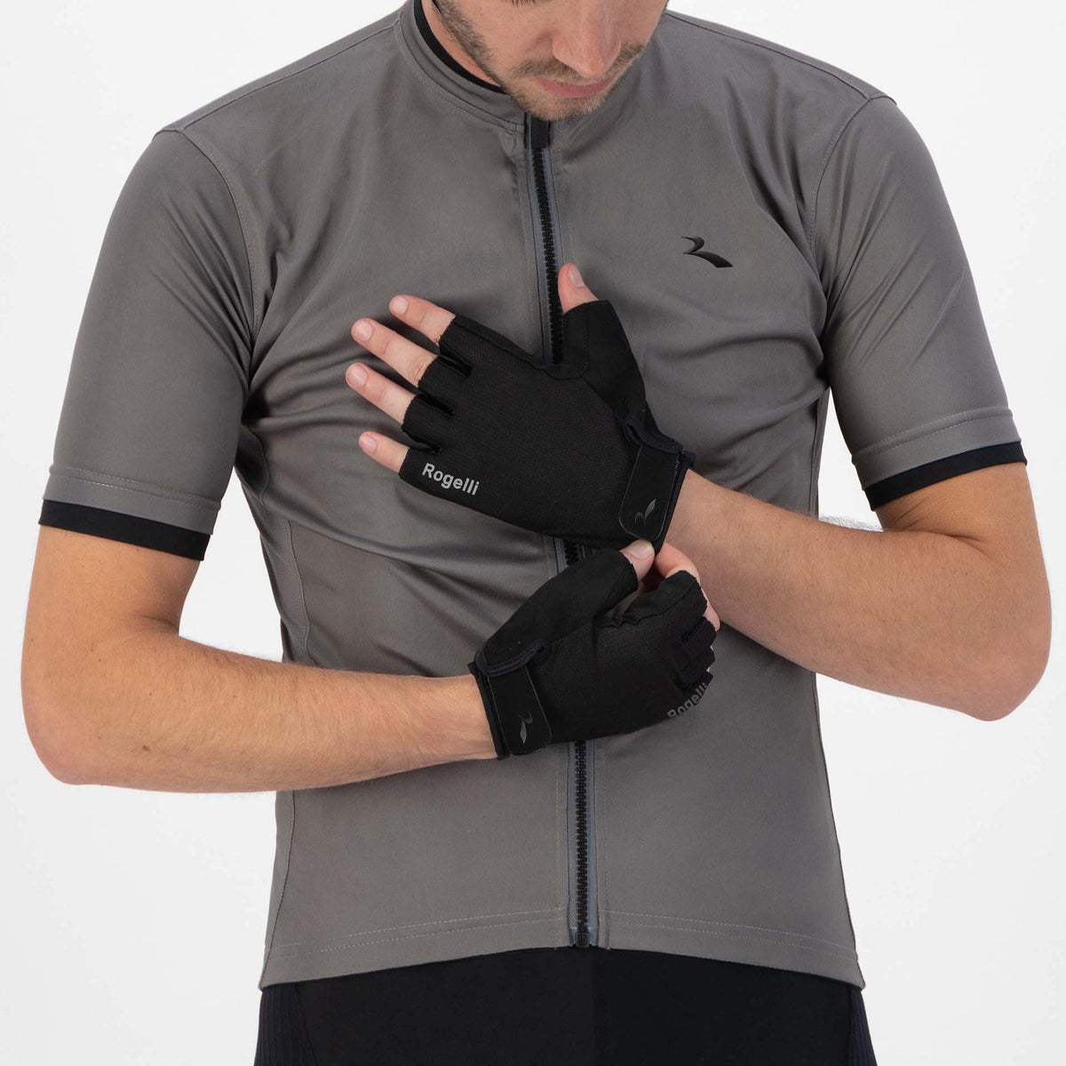 Rogelli Core fietshandschoenen heren zwart gedragen voorkant.