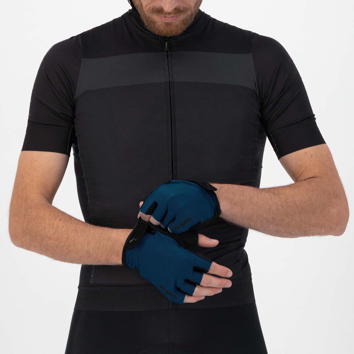 Rogelli Core fietshandschoenen heren donkerblauw gedragen voorkant.