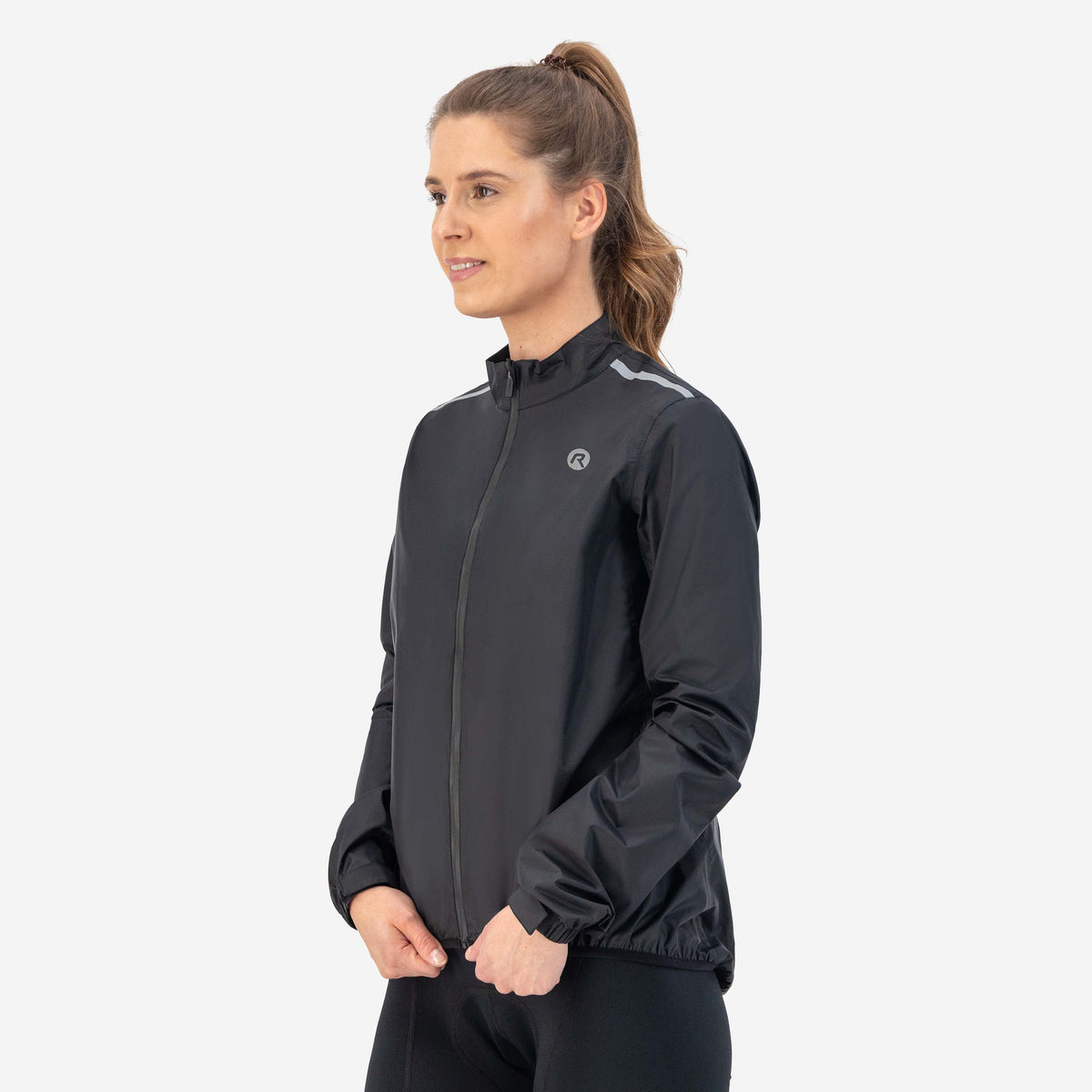 Rogelli Core regenjack dames zwart gedragen voorkant.