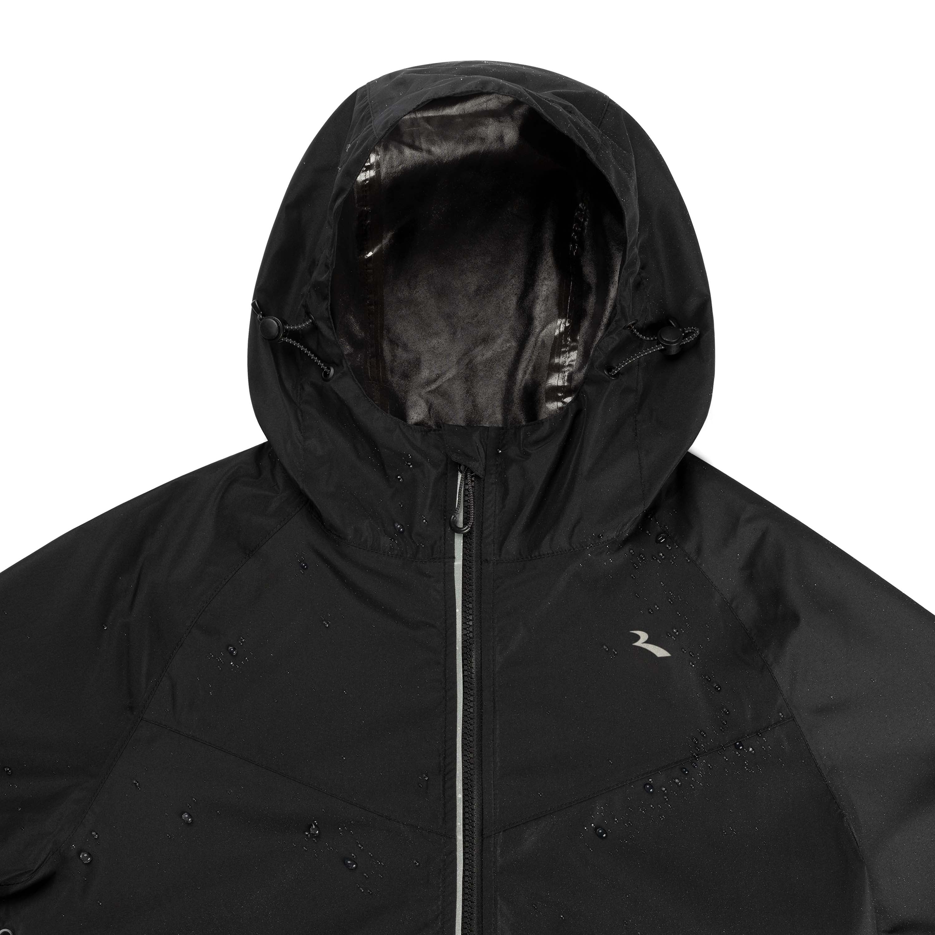 Detail waterbestendig Rogelli Core Commuter regenjas unisex zwart voorkant.
