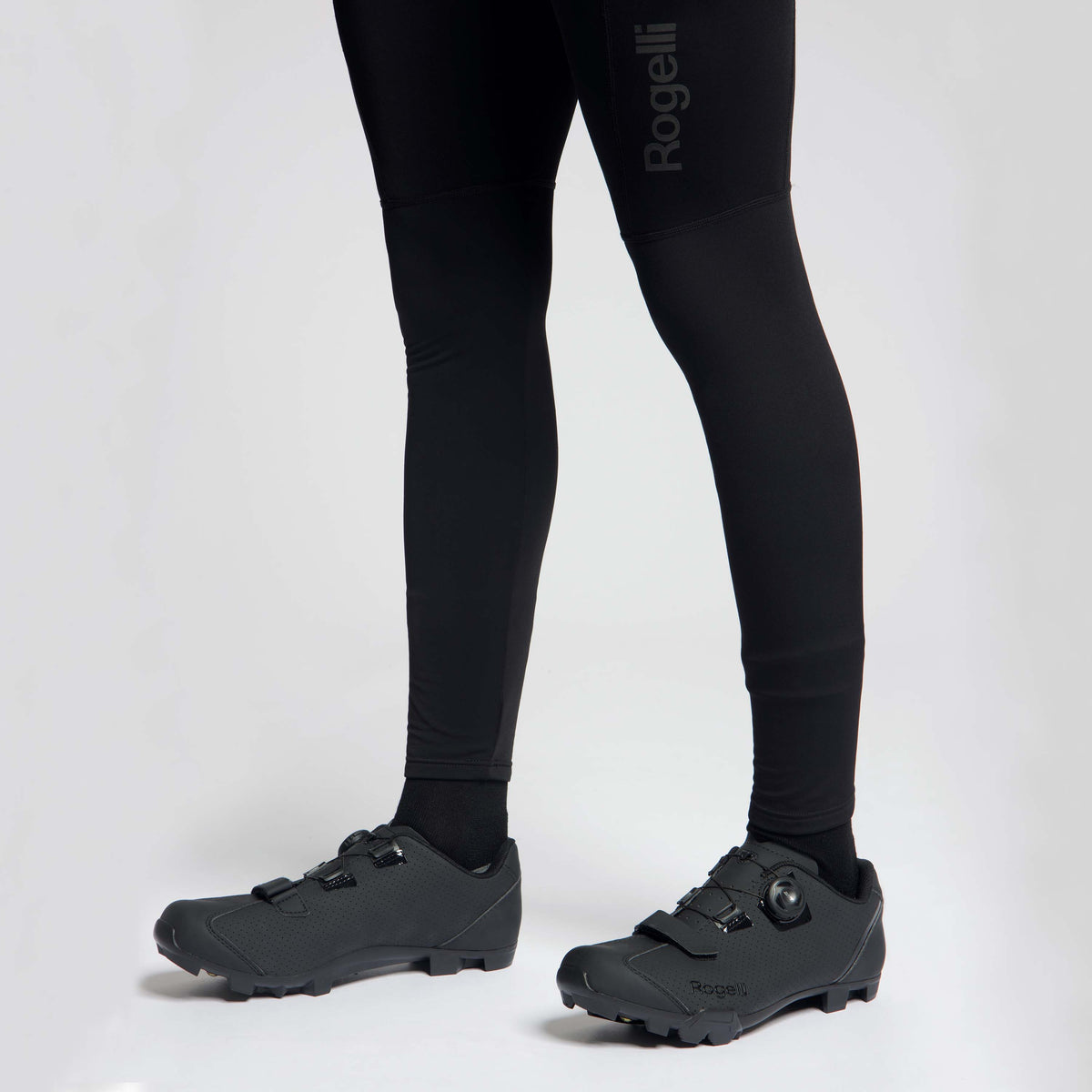Rogelli R-400x mountainbikeschoenen unisex zwart gedragen voorkant.