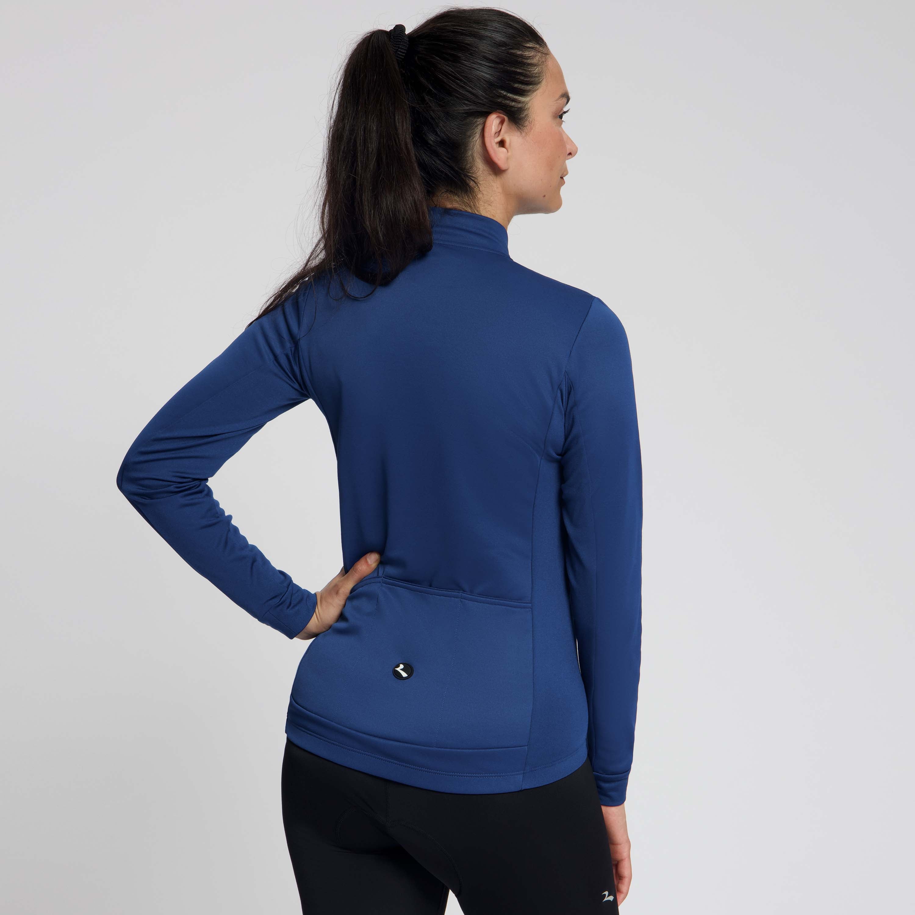 Rogelli Core fietsshirt lange mouw dames donkerblauw gedragen achterkant.