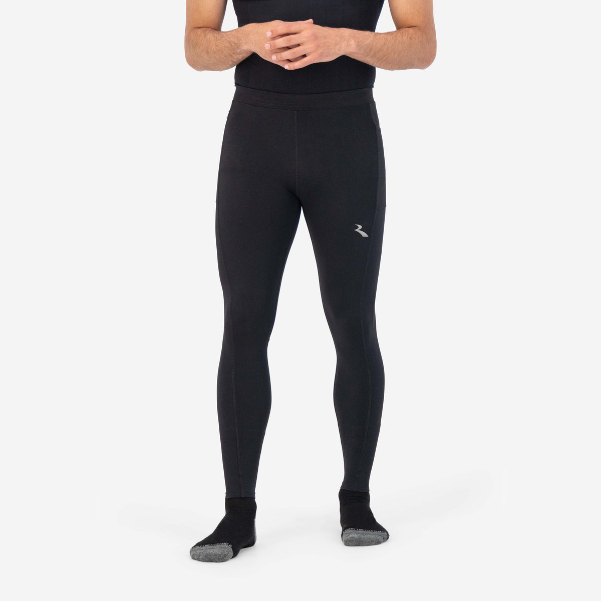 Rogelli Essential lange hardloopbroek heren zwart gedragen voorkant.