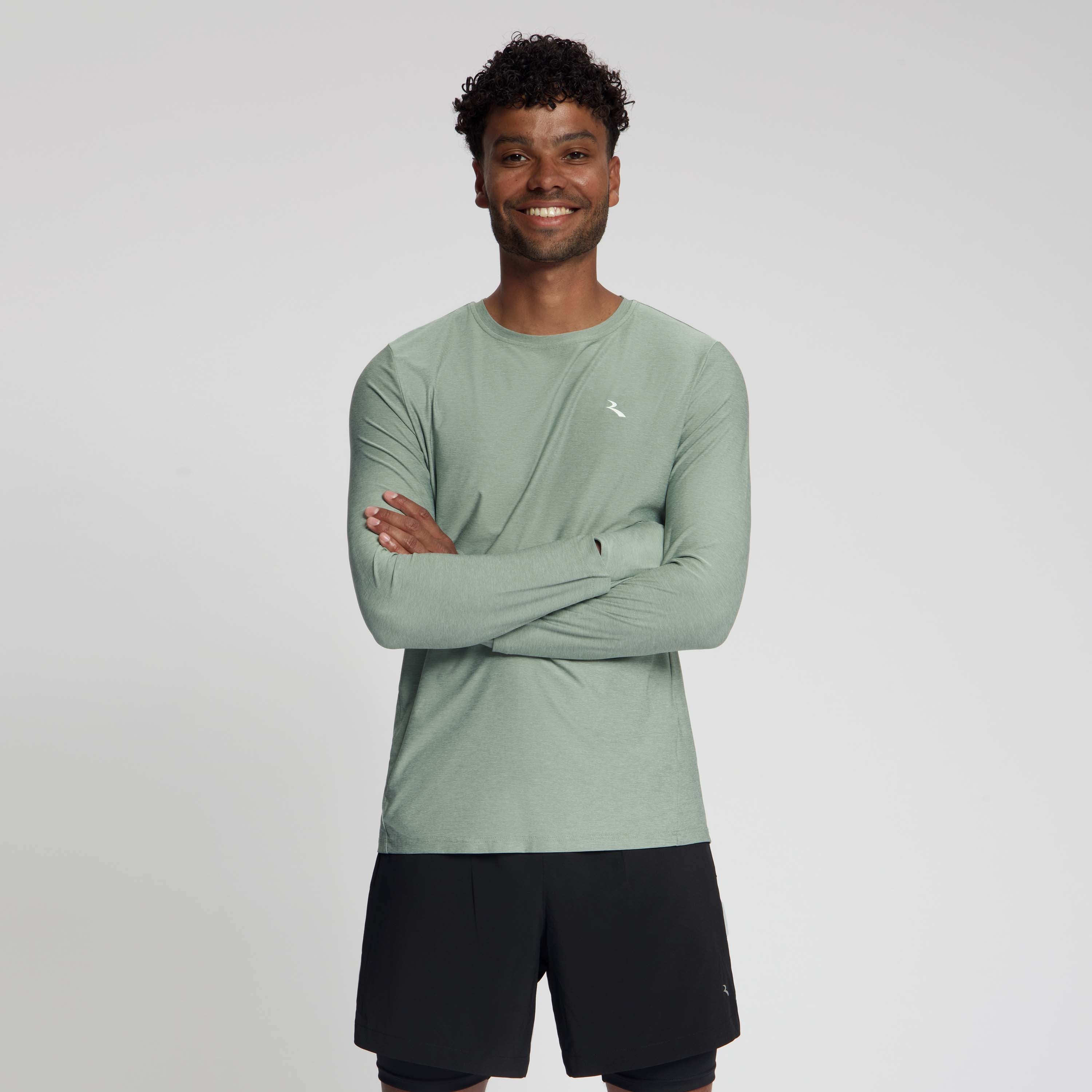 Rogelli Essential hardloopshirt L/S heren slate gedragen voorkant.