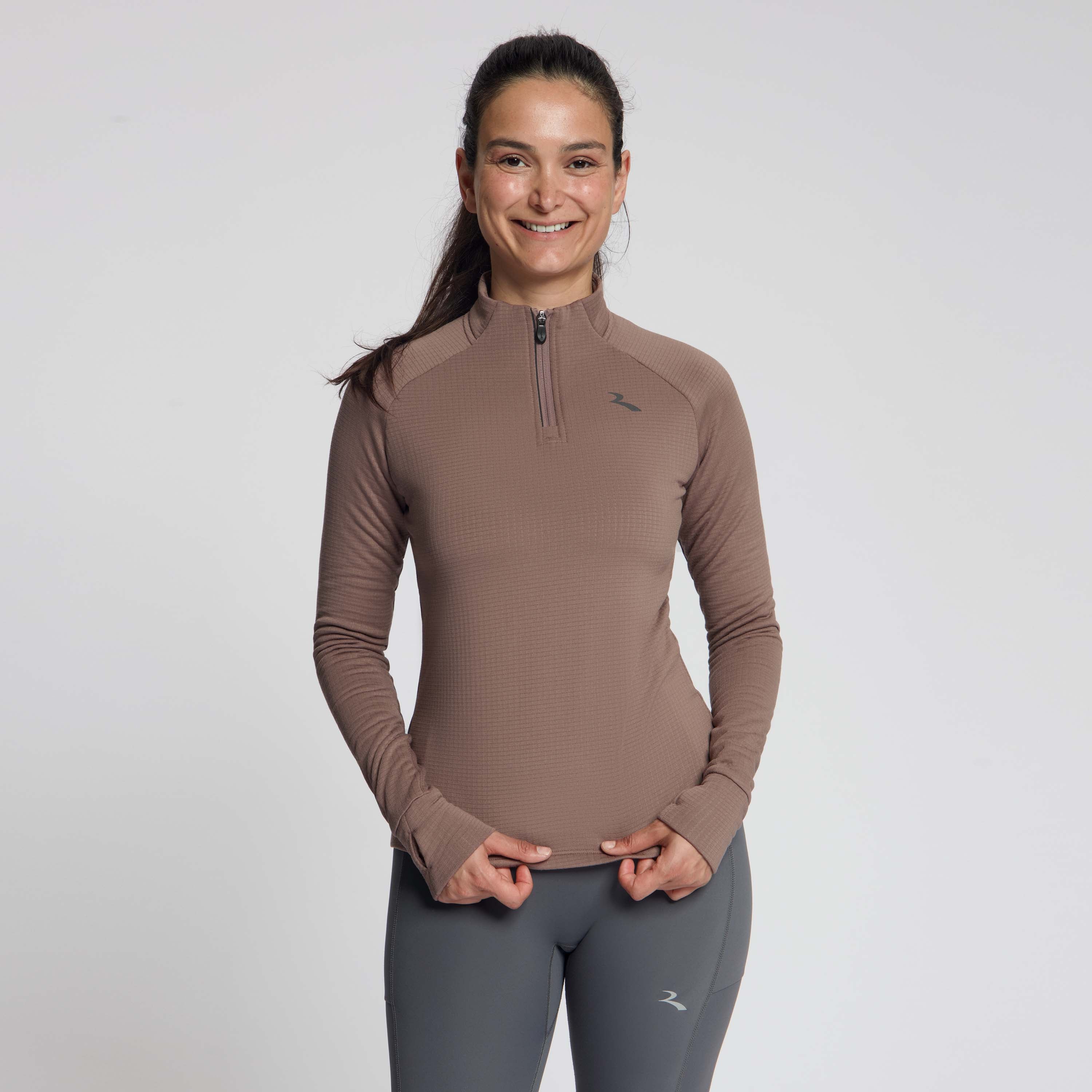 Rogelli Essential hardlooptop L/S dames mocha gedragen voorkant.