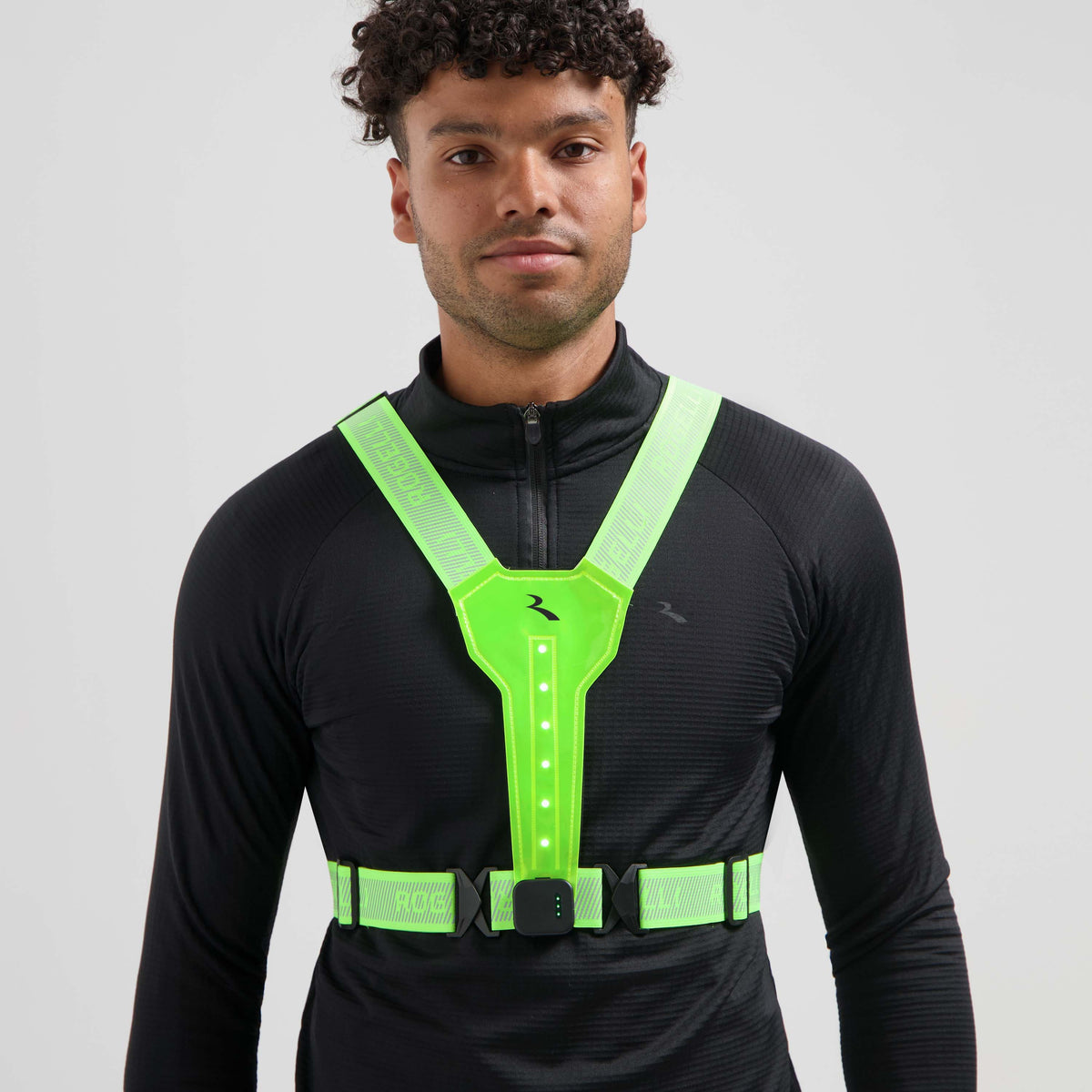 Rogelli Gilet LED USB Éclairage courir Homme fluoro usé devant.