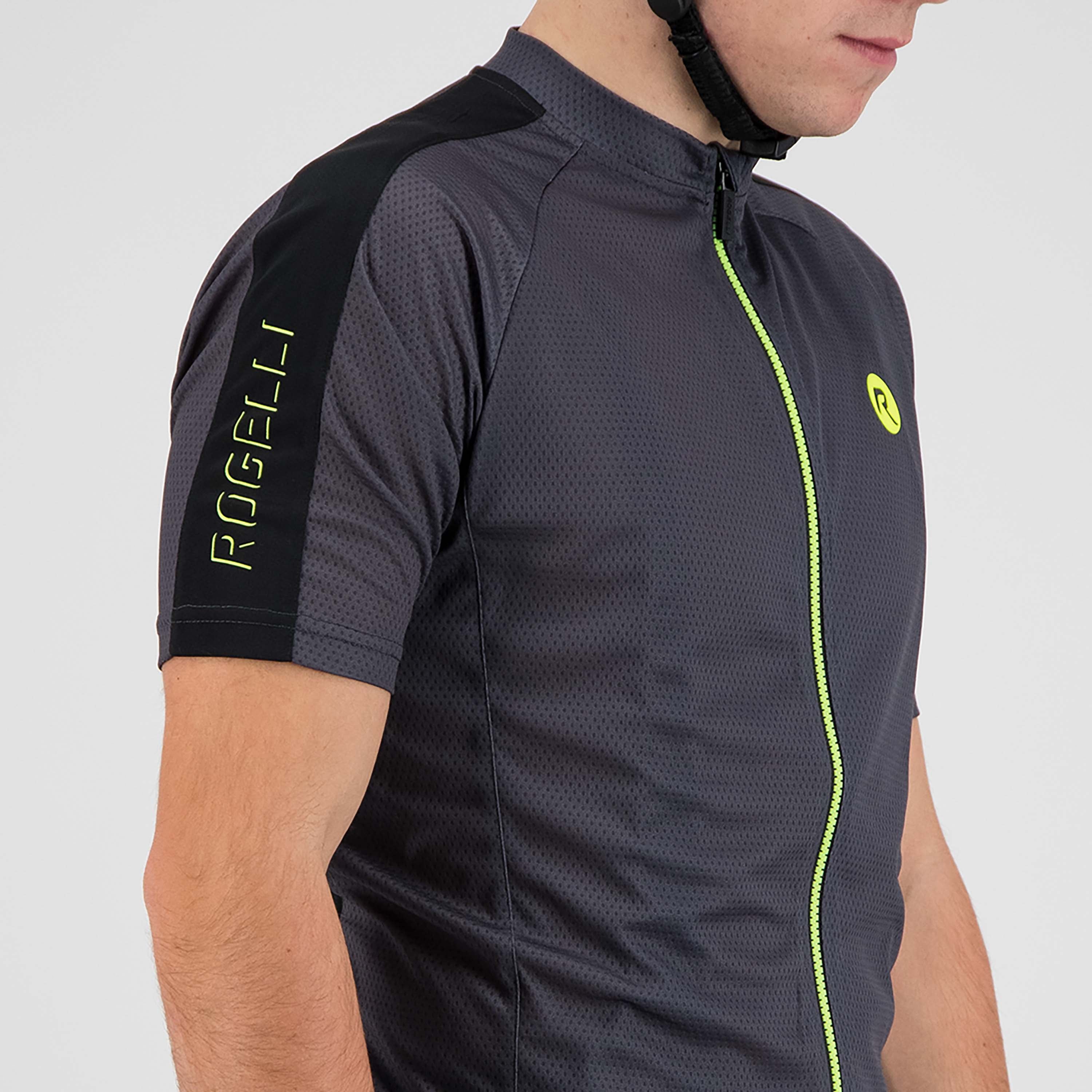 Detail van Rogelli Explore fietsshirt heren grijs korte mouw.