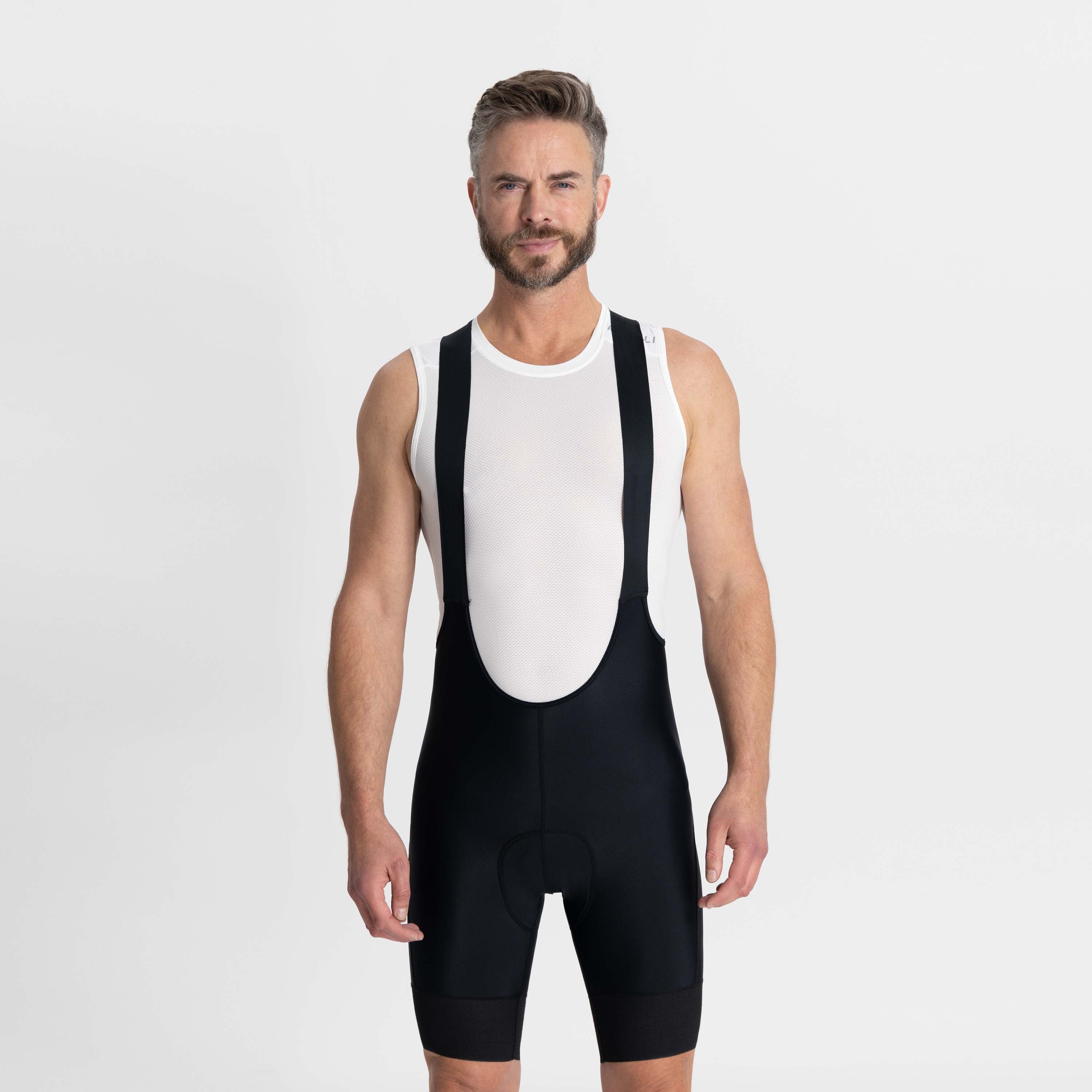 Rogelli Power korte fietsbroek heren zwart gedragen voorkant.