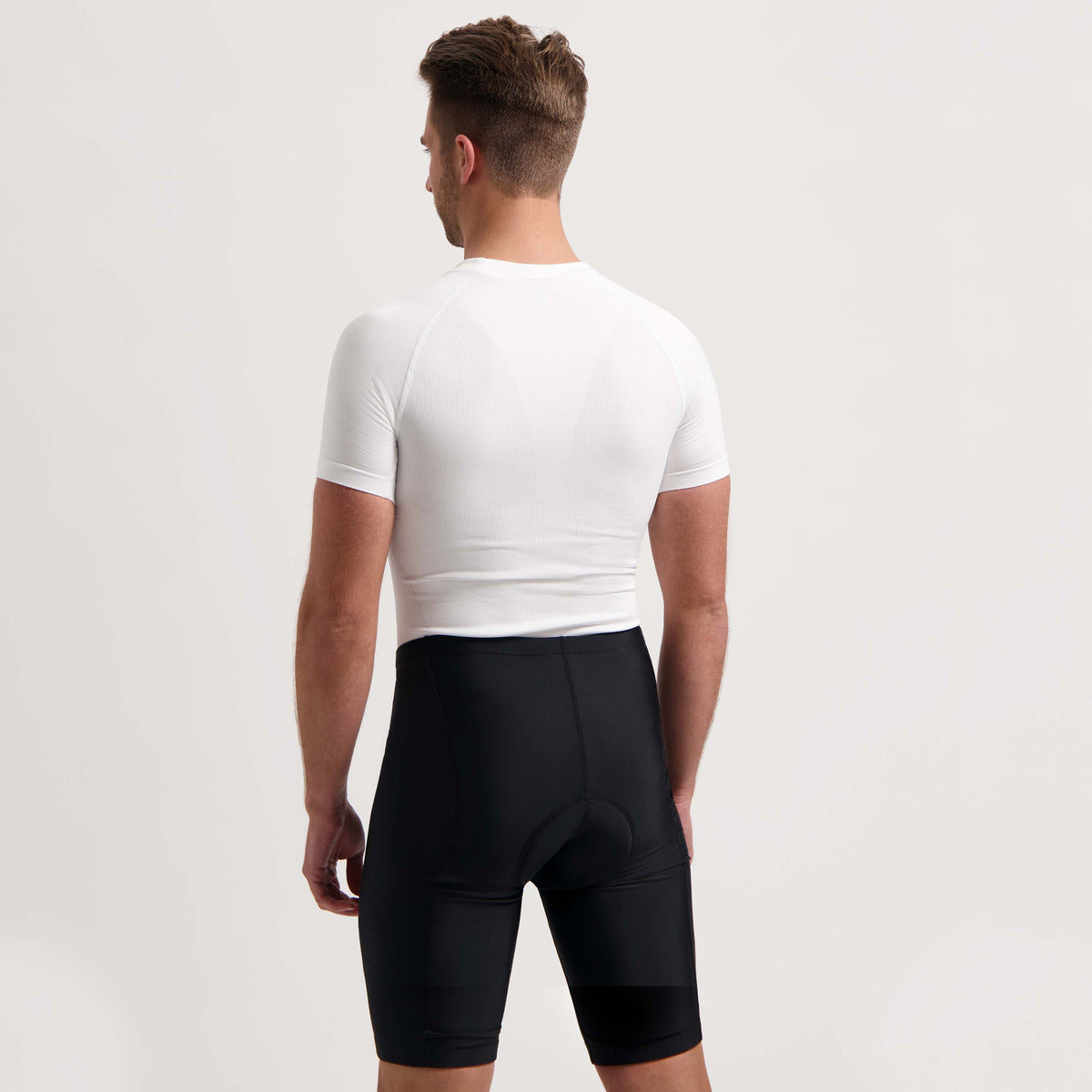 Rogelli Econ korte fietsbroek zonder bretels heren zwart gedragen achterkant.