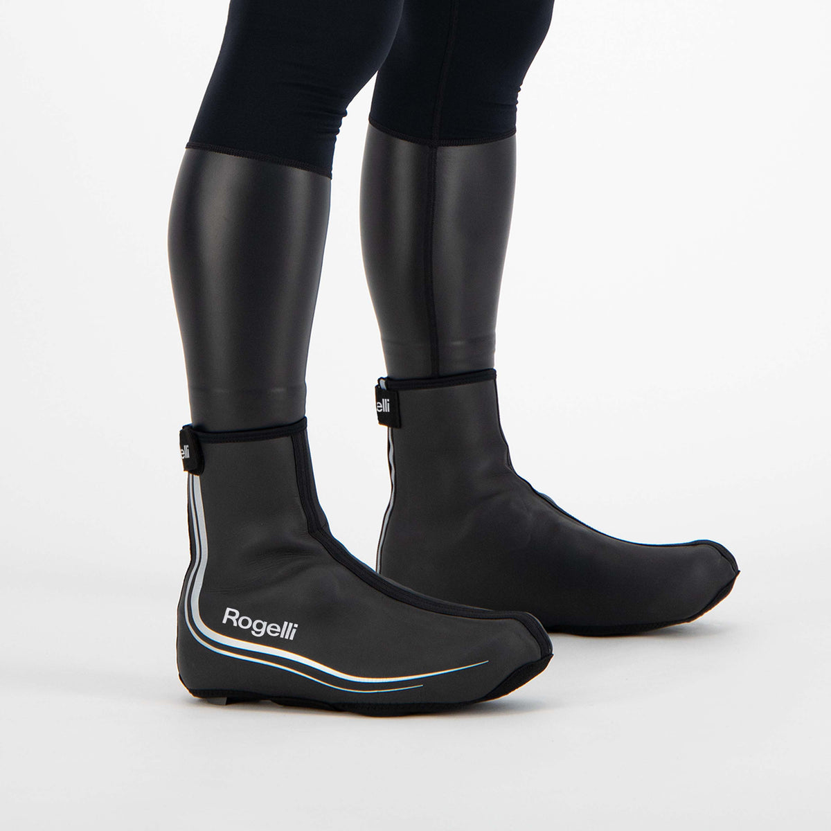 Rogelli Hydrotec overschoenen zwart beschermen tegen koude voeten gedragen.