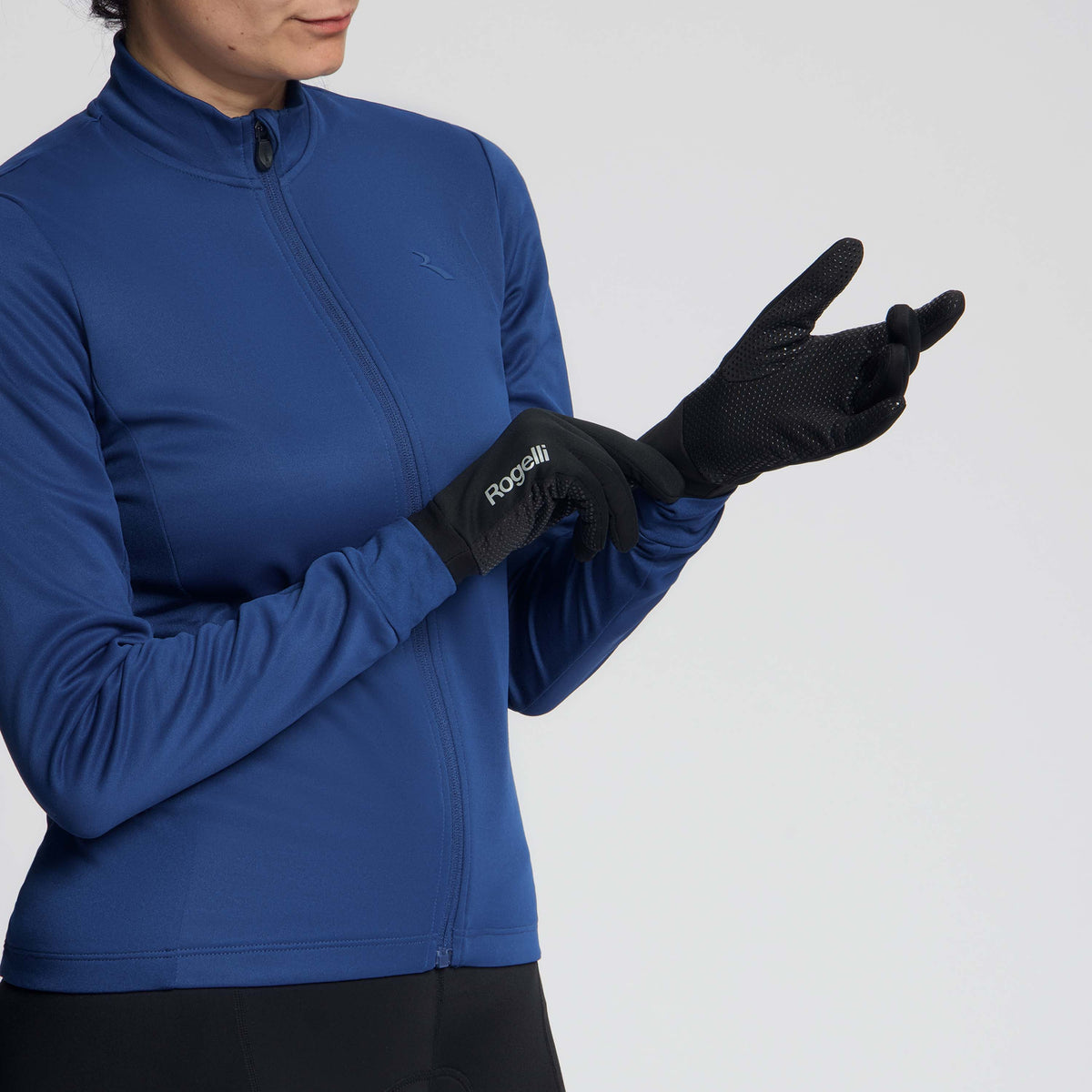 Rogelli Laval fietshandschoenen winter dames zwart gedragen voorkant.