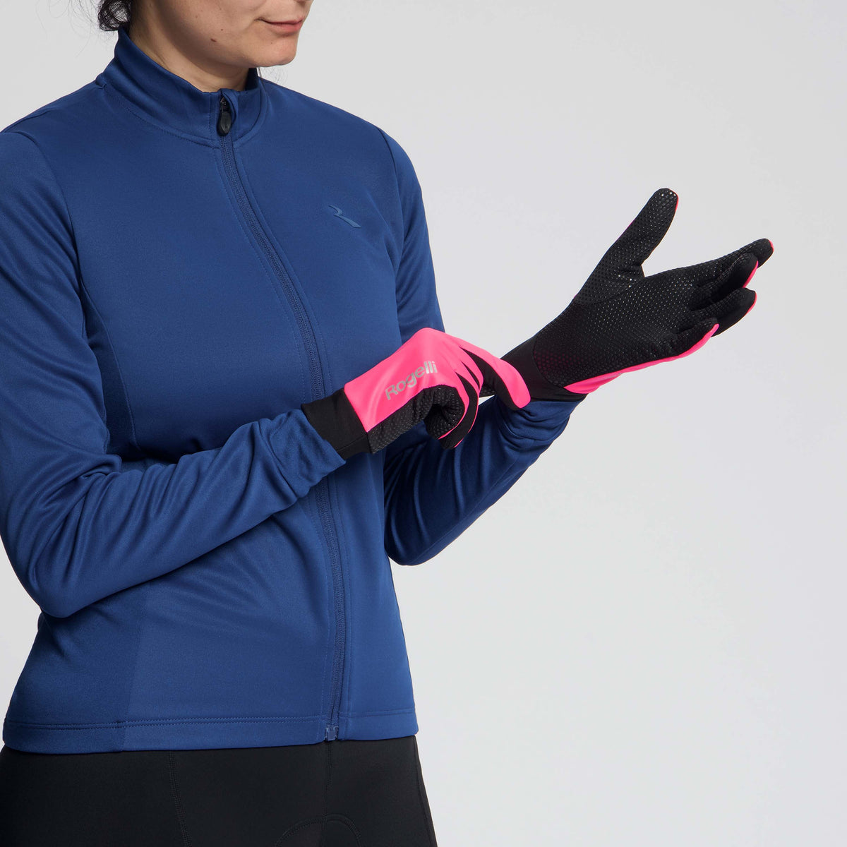 Rogelli Laval fietshandschoenen winter dames gedragen roze.