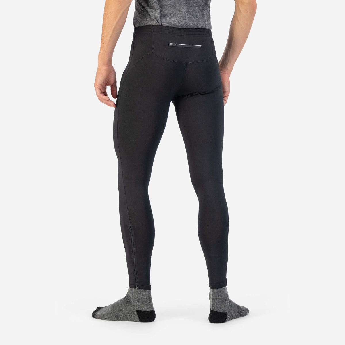 Rogelli Core lange hardloopbroek heren zwart gedragen achterkant.