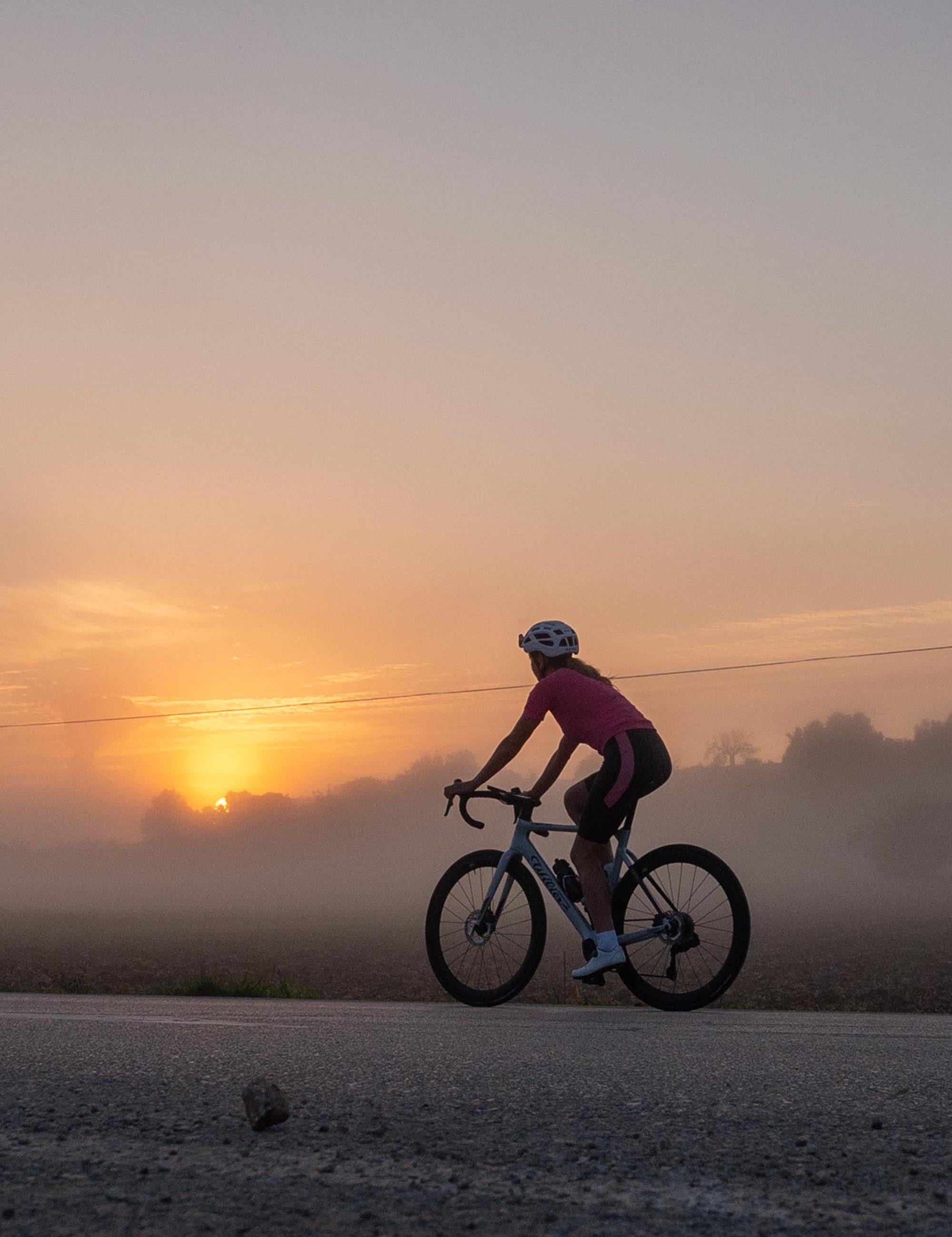 Kies voor comfort met deze dames fietsbroek met bijpassend fietsshirt voor elke rit.