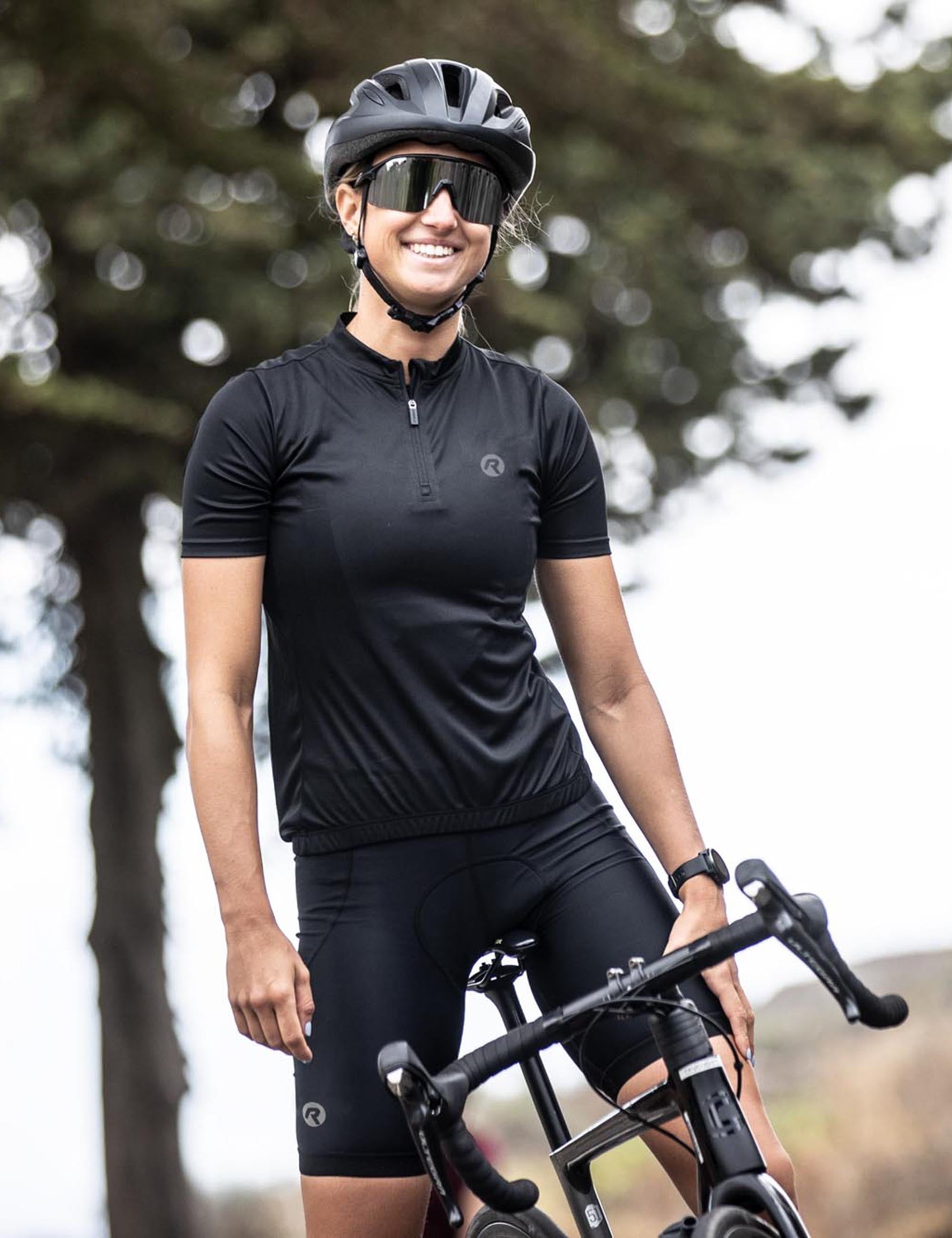 Rogelli Core dames fietskleding set met zwart shirt en zwarte broek, comfortabele pasvorm voor ontspannen ritten