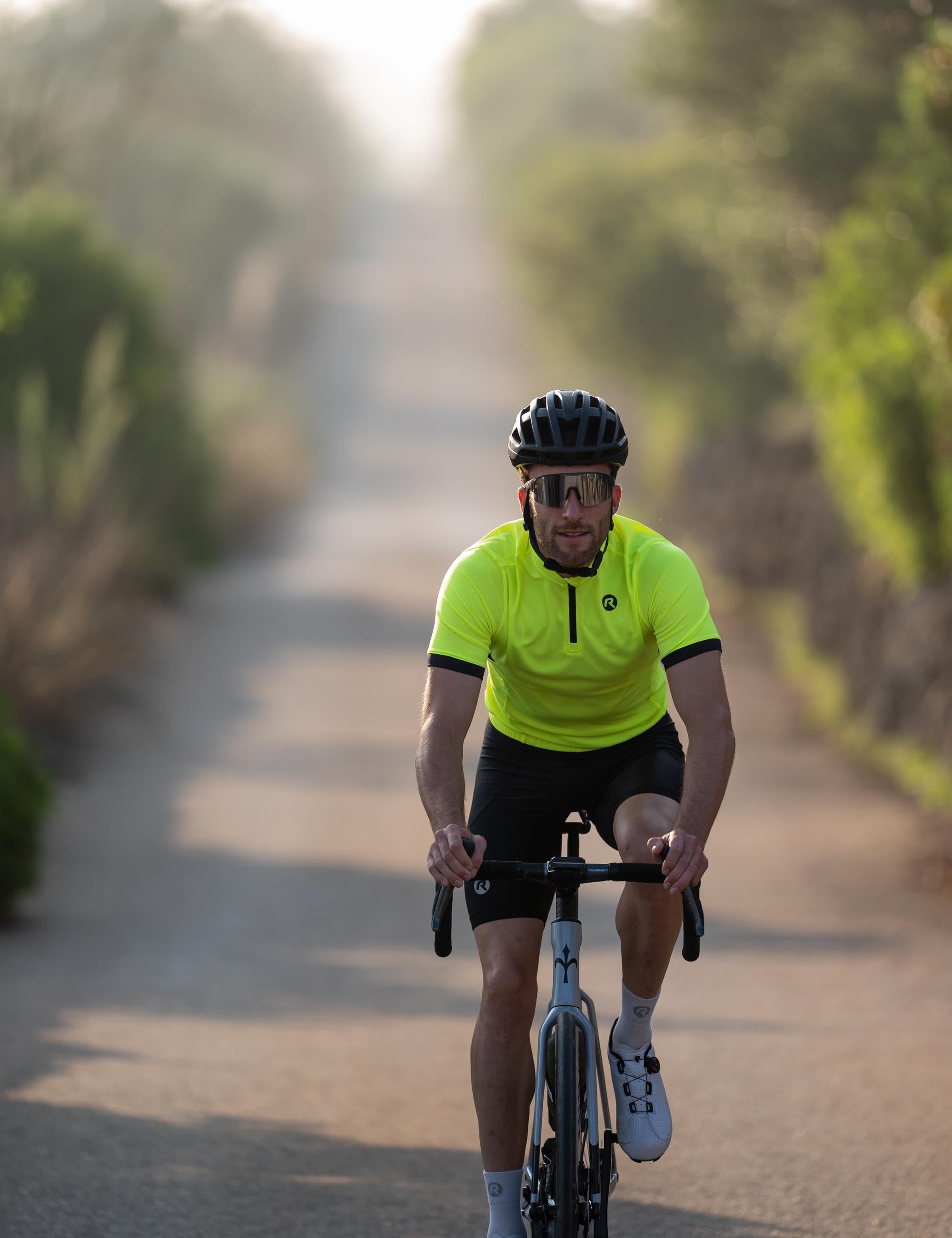 Laat je zien op de fiets met deze Core-herenset, stijlvolle combinatie van shirt en broek voor elke rit.