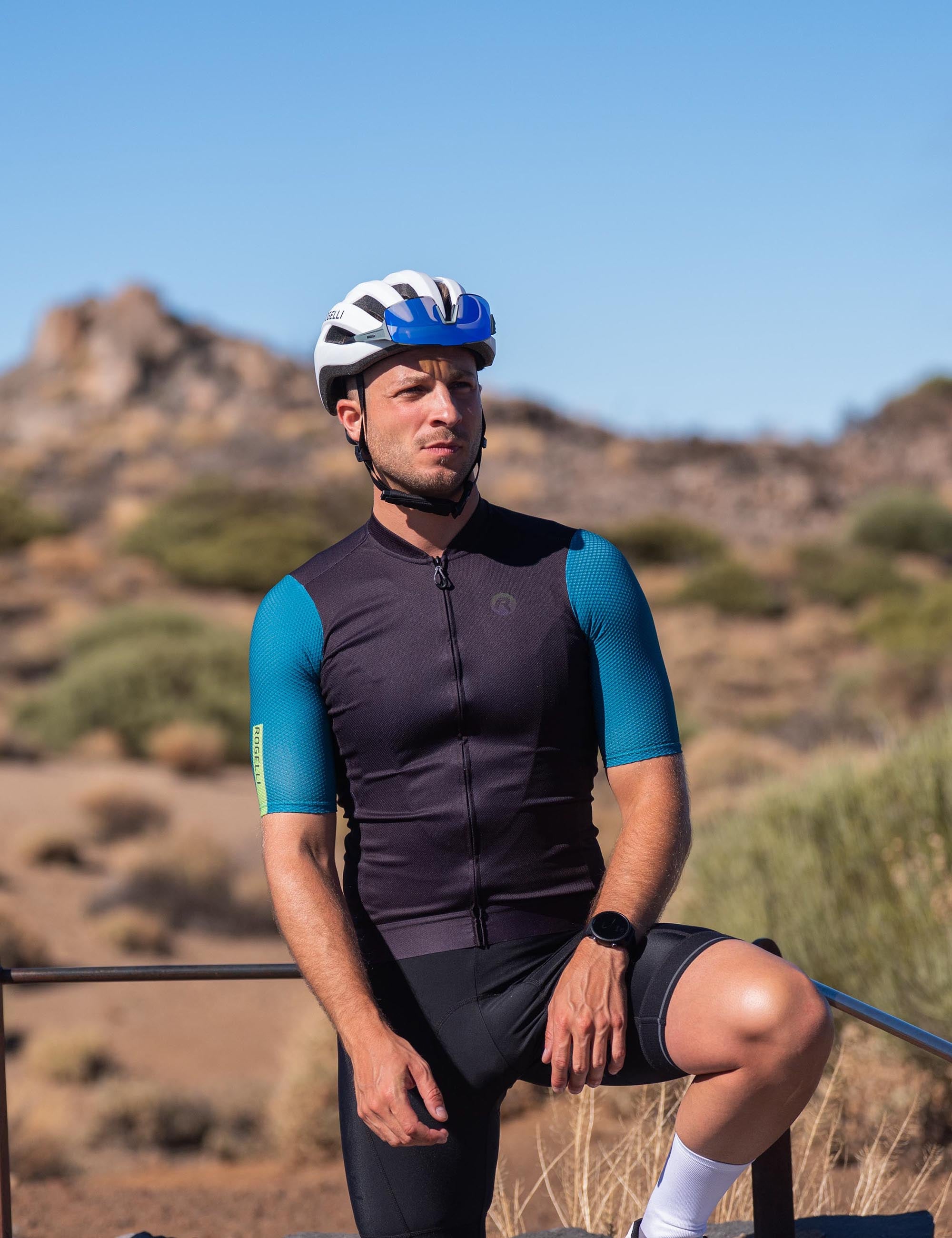 Deze fietsset voor heren biedt comfort en een verzorgde uitstraling tijdens elke rit.