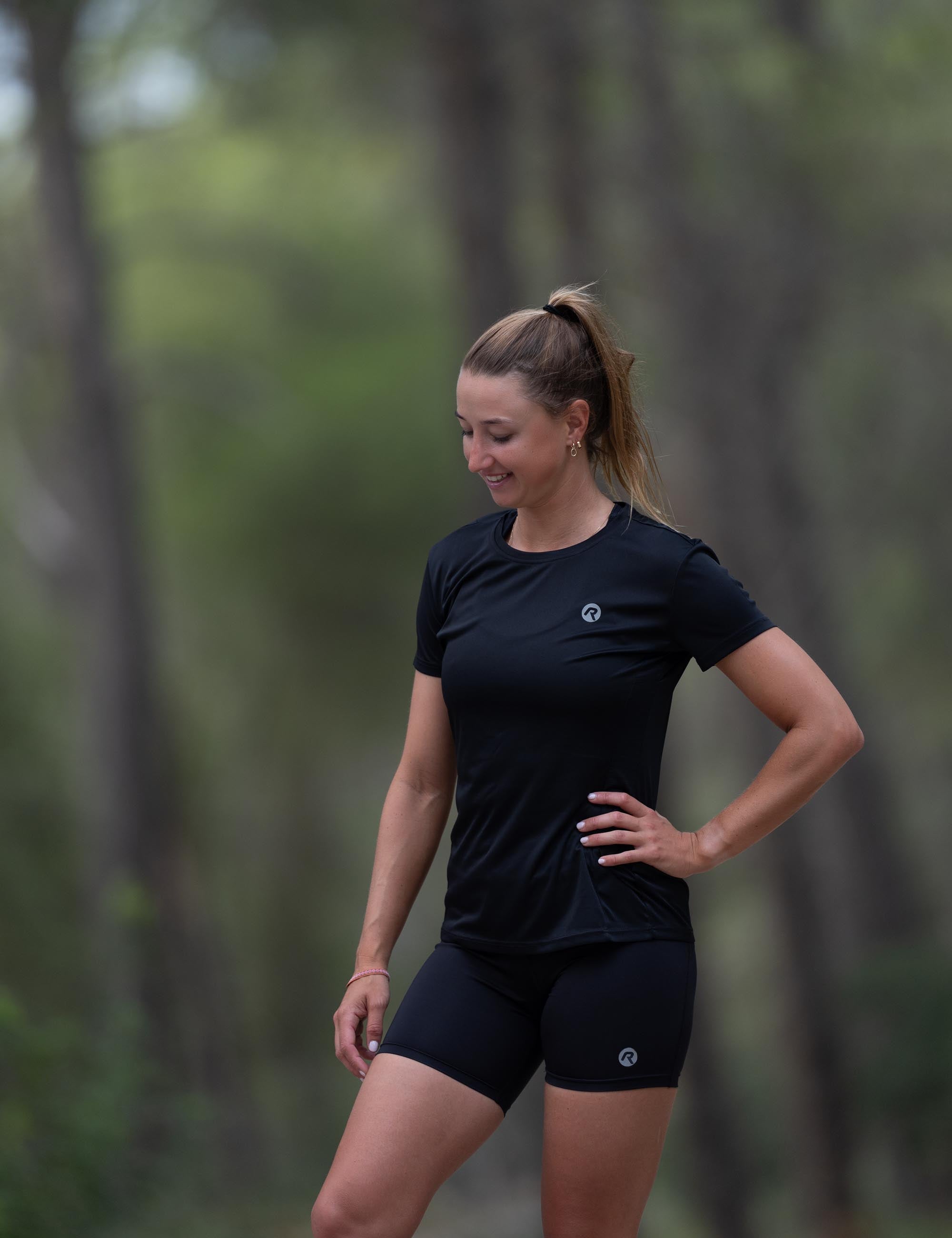 Comfortabele hardloopoutfit voor dames met sportief design en fijne pasvorm.